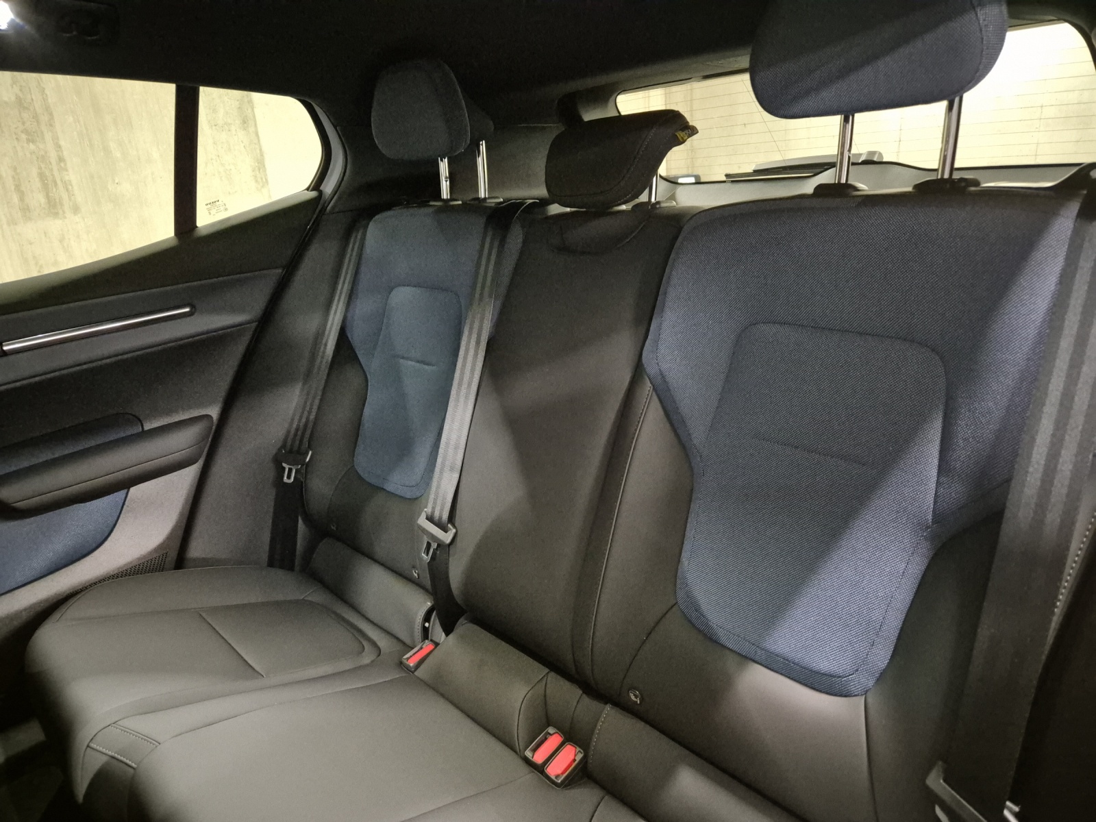 VOLVO EX30 CC P8 Plus AWD-image-15