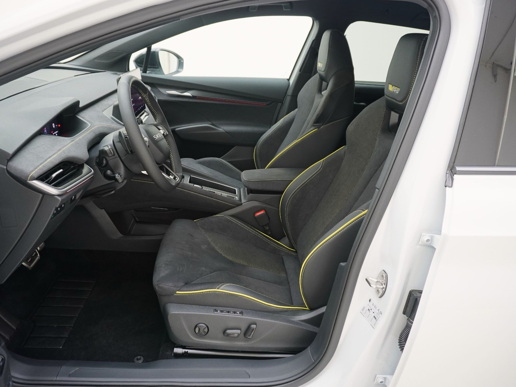 SKODA Enyaq iV RS-Lounge-image-12
