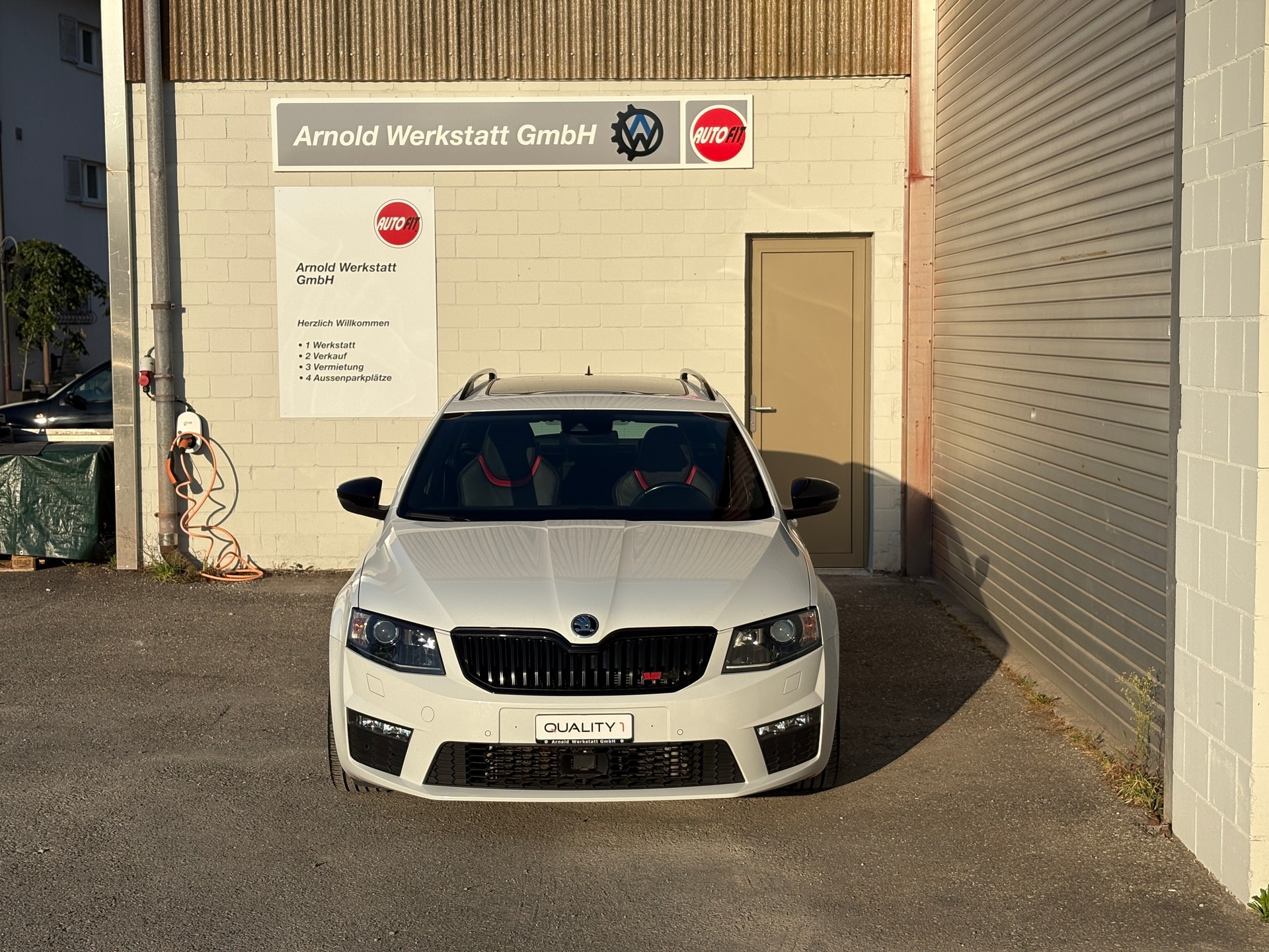 SKODA Octavia Combi 2.0 TDI RS DSG Challenge-image-2