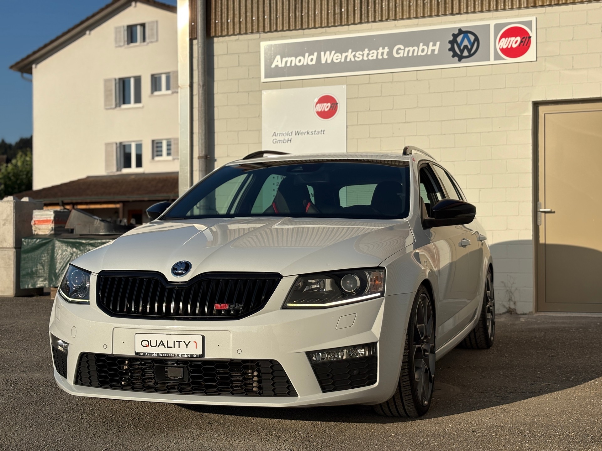 SKODA Octavia Combi 2.0 TDI RS DSG Challenge-image-13