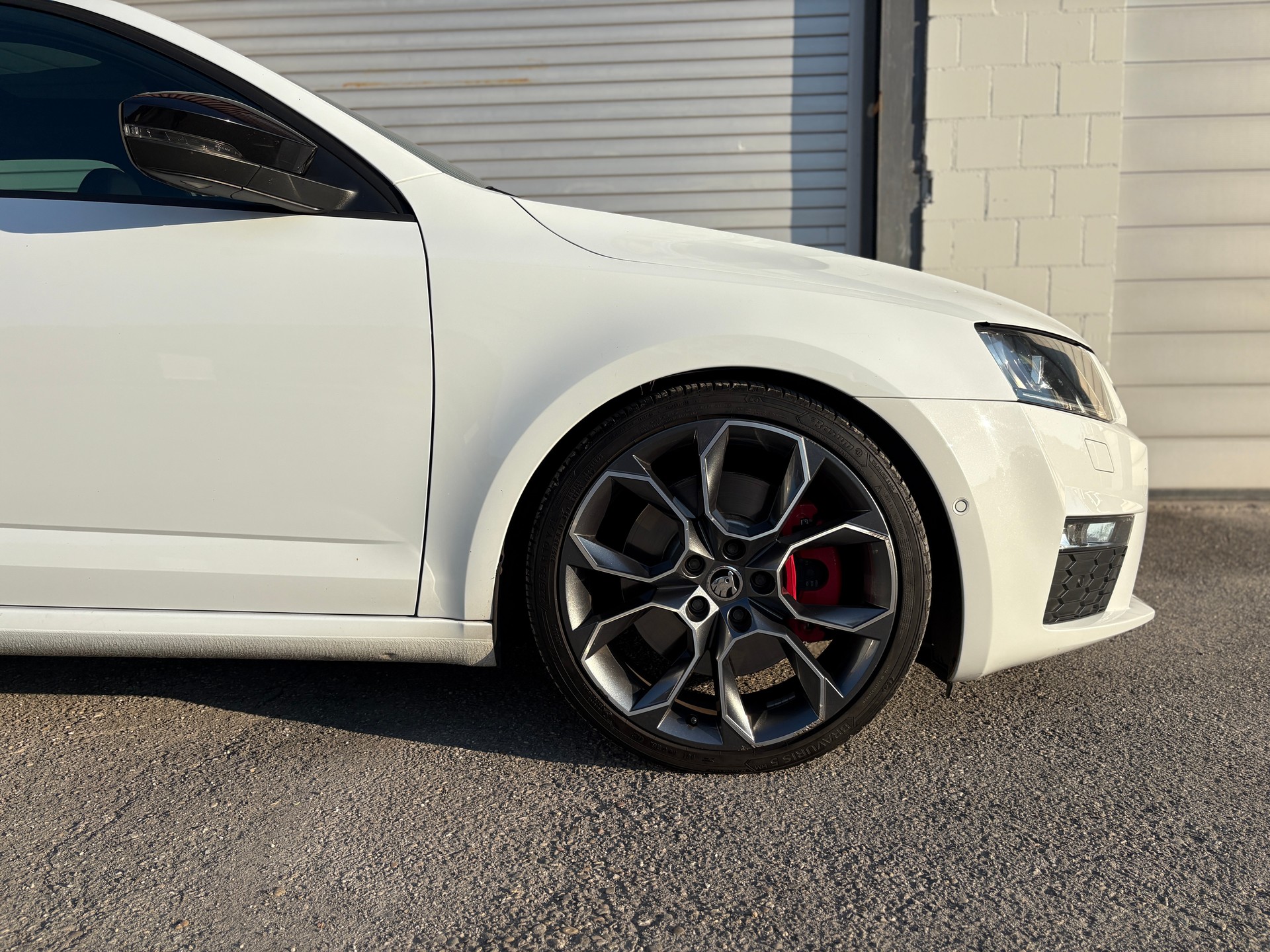 SKODA Octavia Combi 2.0 TDI RS DSG Challenge-image-6
