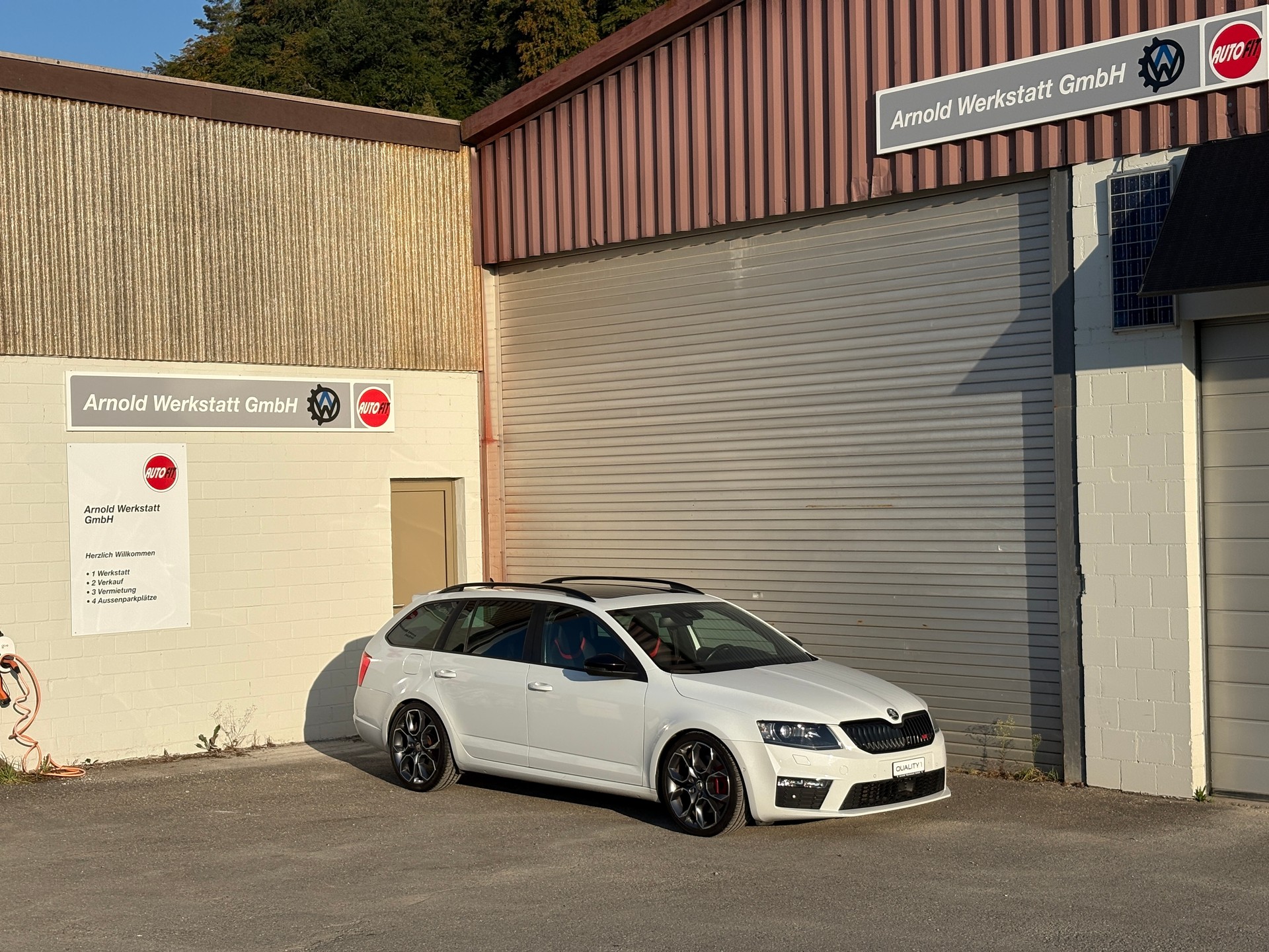 SKODA Octavia Combi 2.0 TDI RS DSG Challenge-image-0