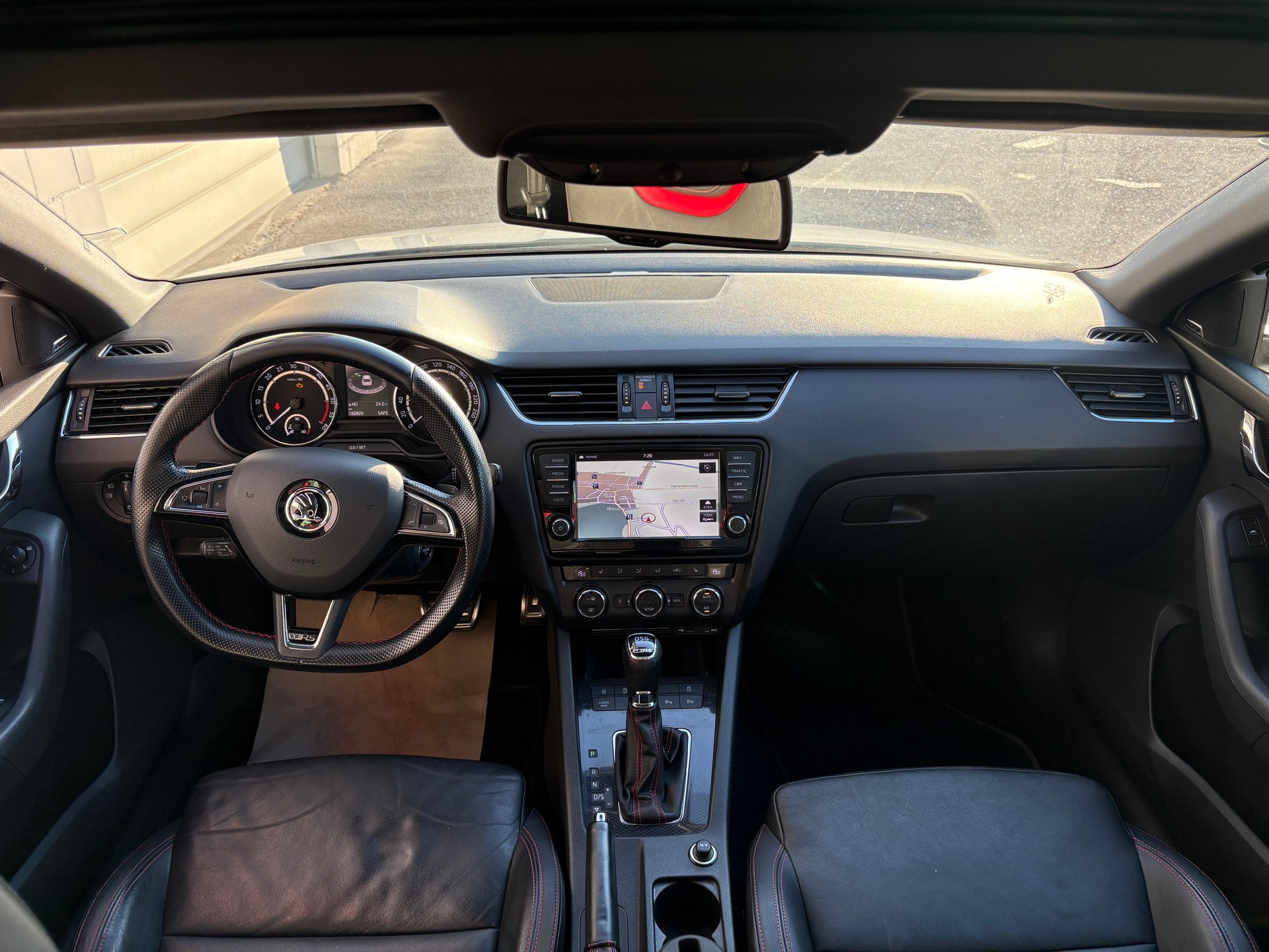 SKODA Octavia Combi 2.0 TDI RS DSG Challenge-image-9
