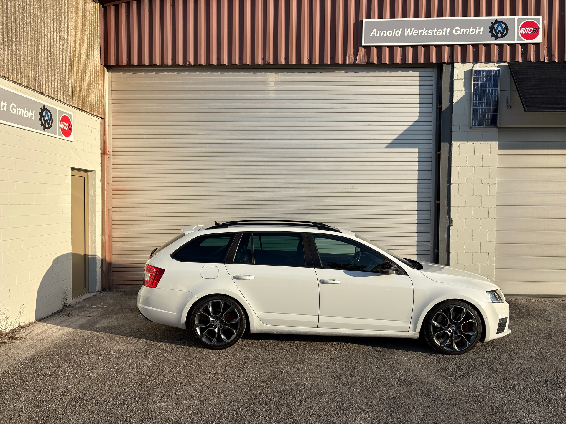 SKODA Octavia Combi 2.0 TDI RS DSG Challenge-image-1