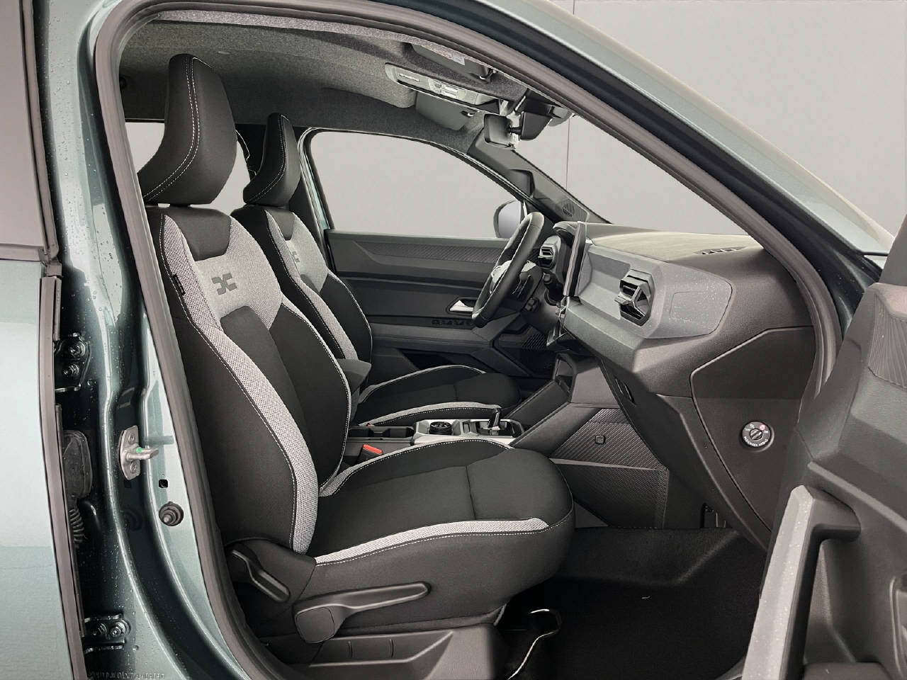 DACIA Duster 1.2 Hybrid Journey 4WD-image-15