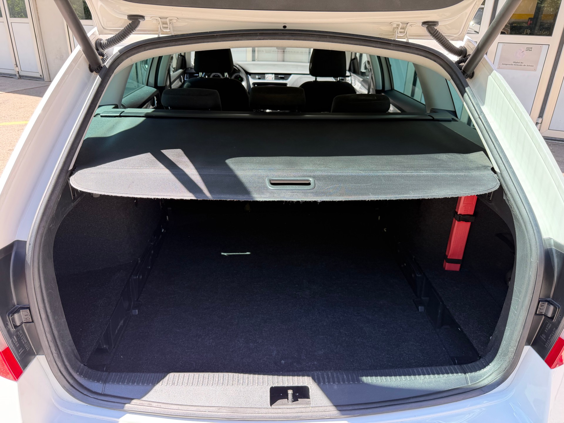 SKODA Octavia Combi 2.0 TDI Ambition 4x4 DSG-image-16