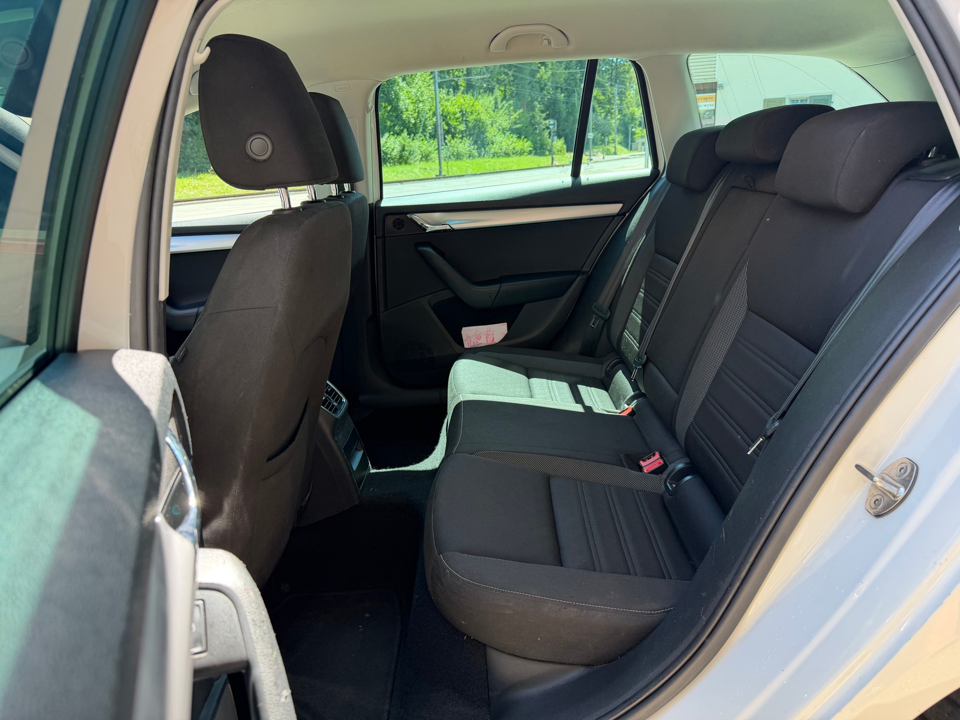 SKODA Octavia Combi 2.0 TDI Ambition 4x4 DSG-image-15
