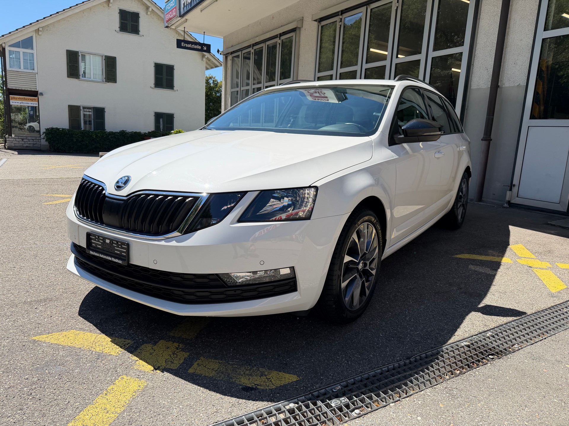 SKODA Octavia Combi 2.0 TDI Ambition 4x4 DSG-image-1