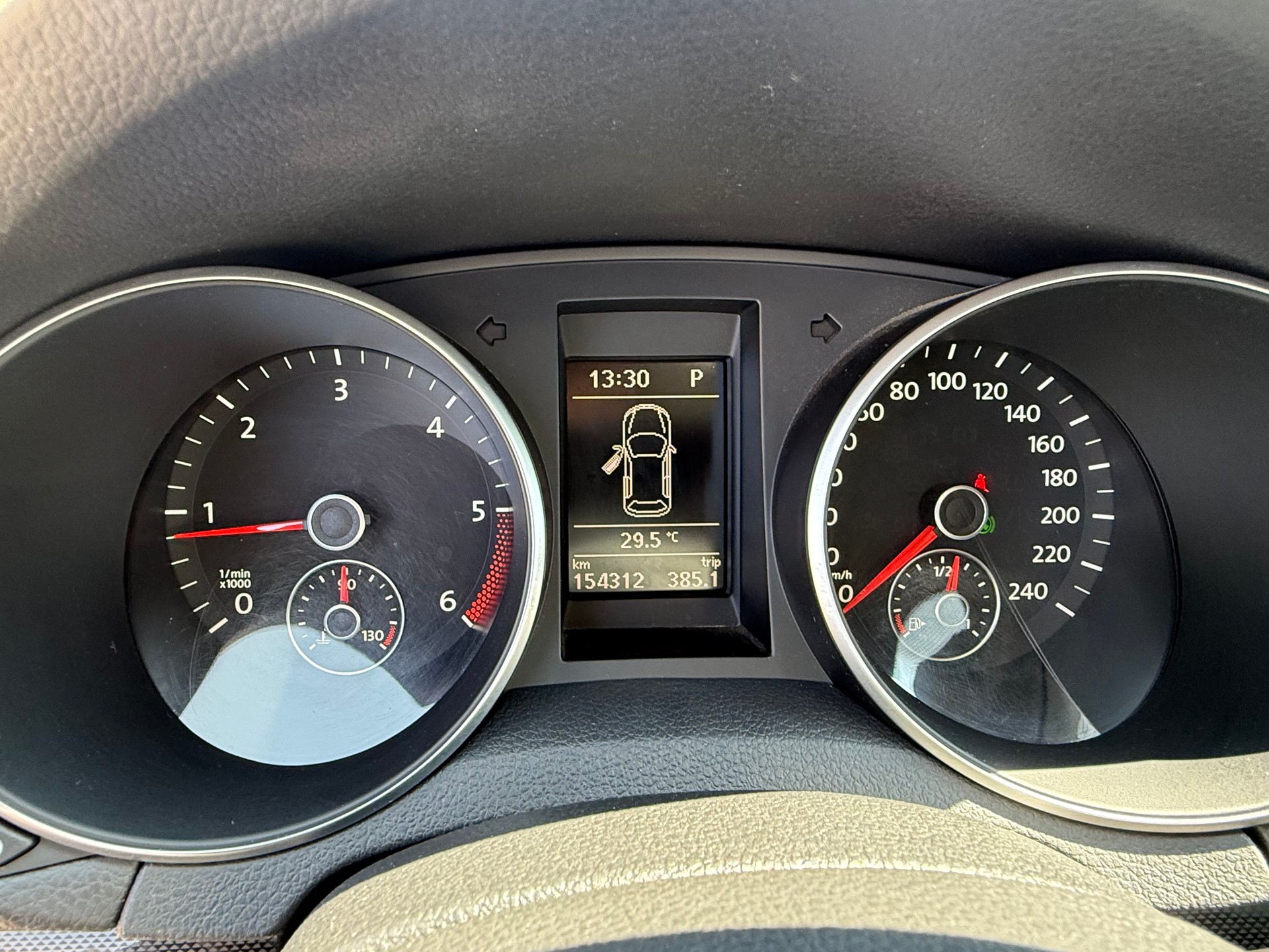 VW Golf Variant 1.6 TDI BMT Team DSG-image-13
