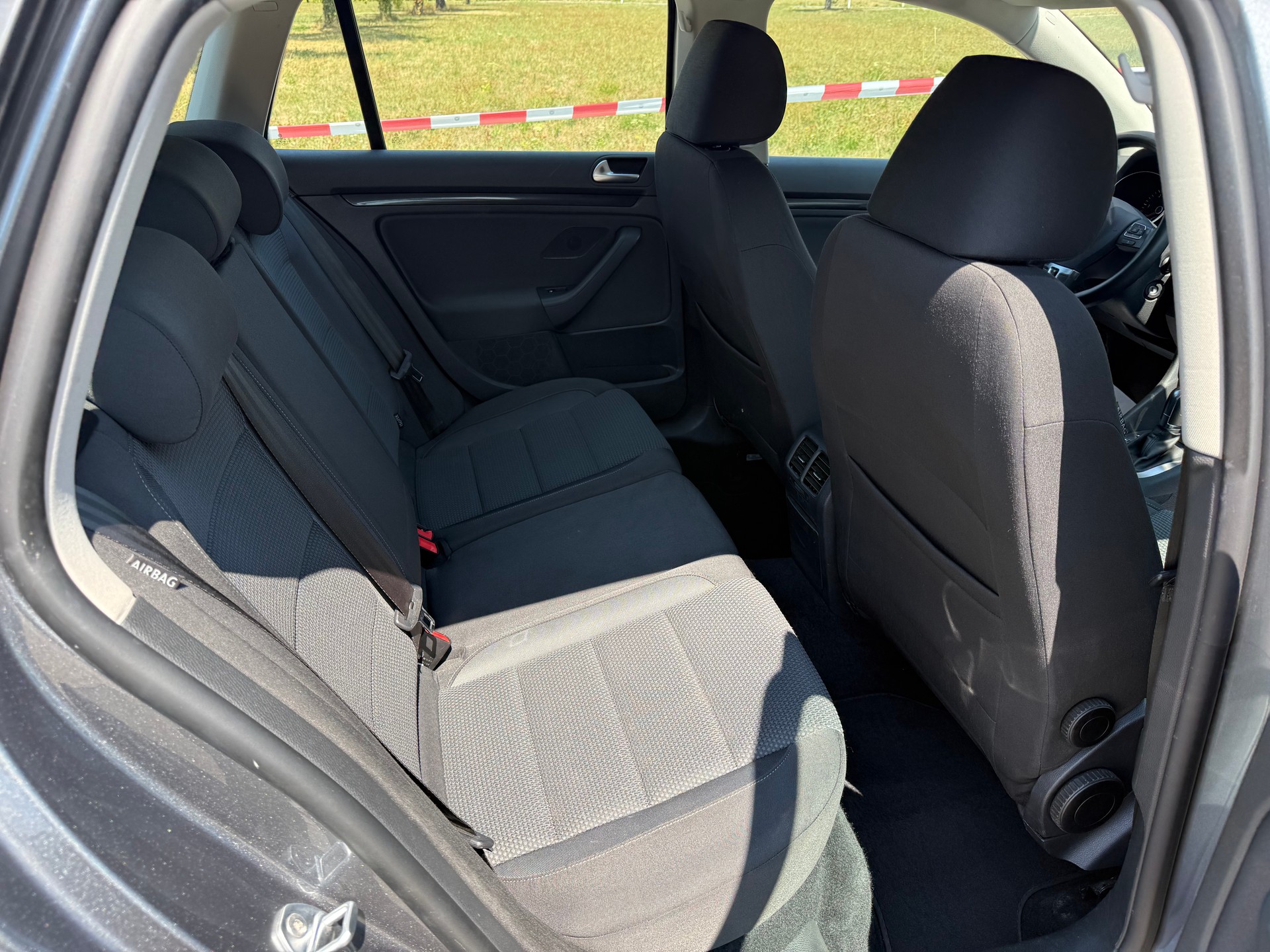 VW Golf Variant 1.6 TDI BMT Team DSG-image-6