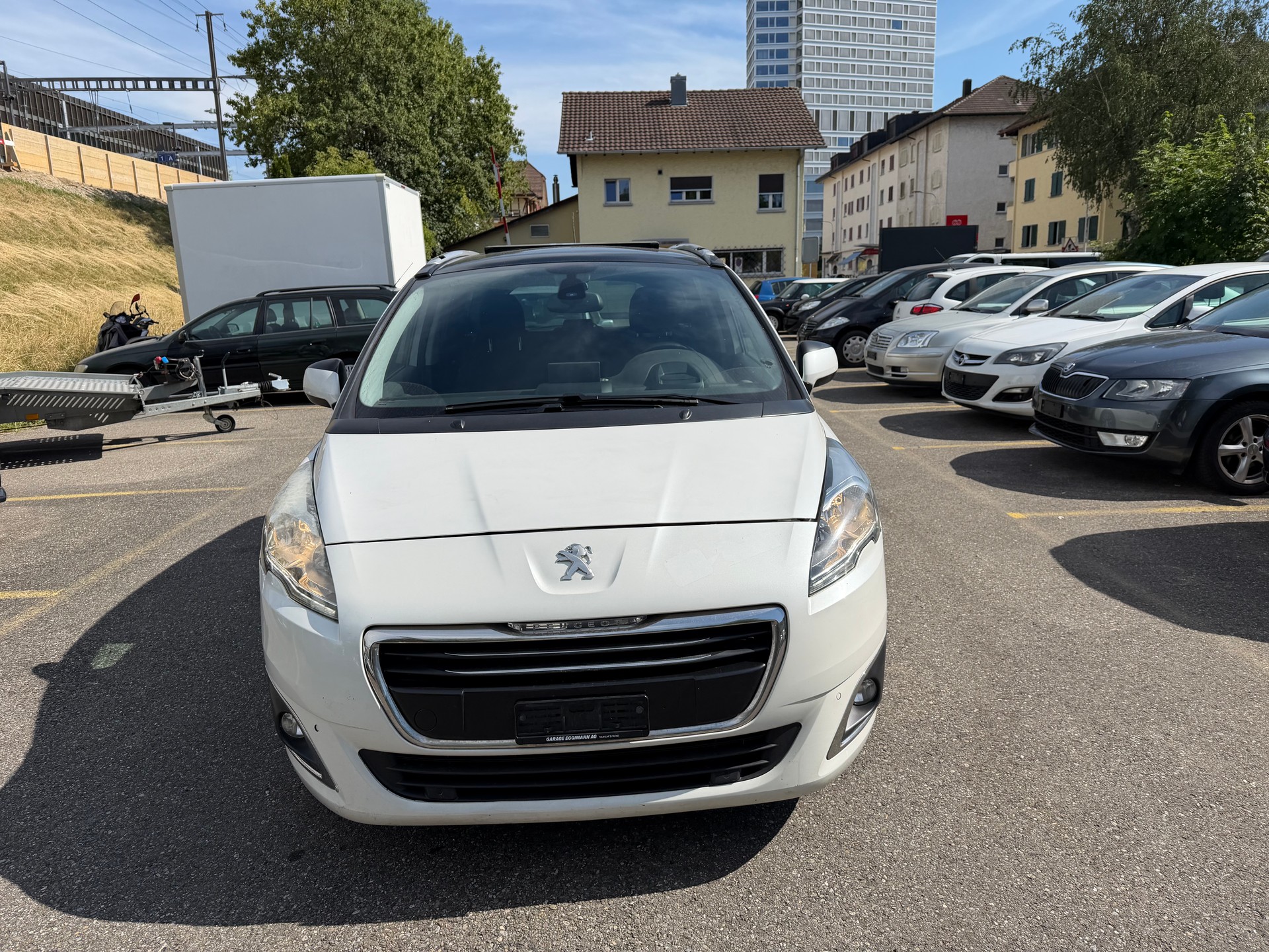 PEUGEOT 5008 2.0 HDI Active Tiptronic-image-0