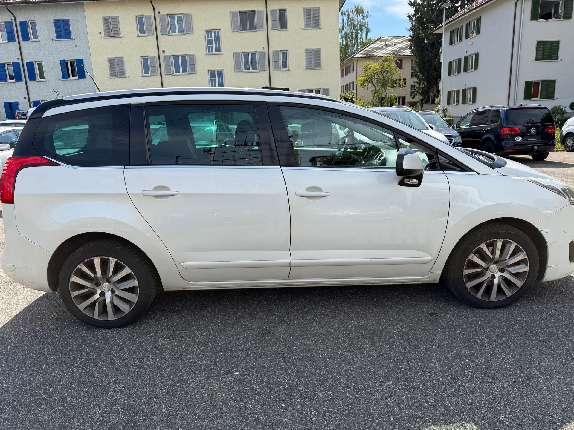 PEUGEOT 5008 2.0 HDI Active Tiptronic-image-1