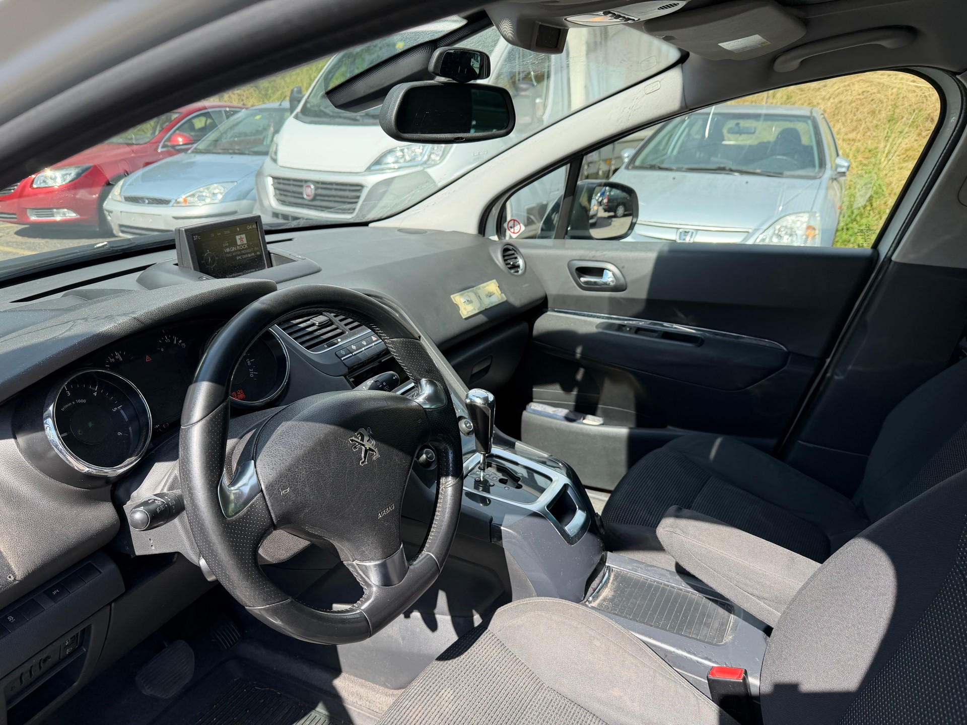PEUGEOT 5008 2.0 HDI Active Tiptronic-image-4