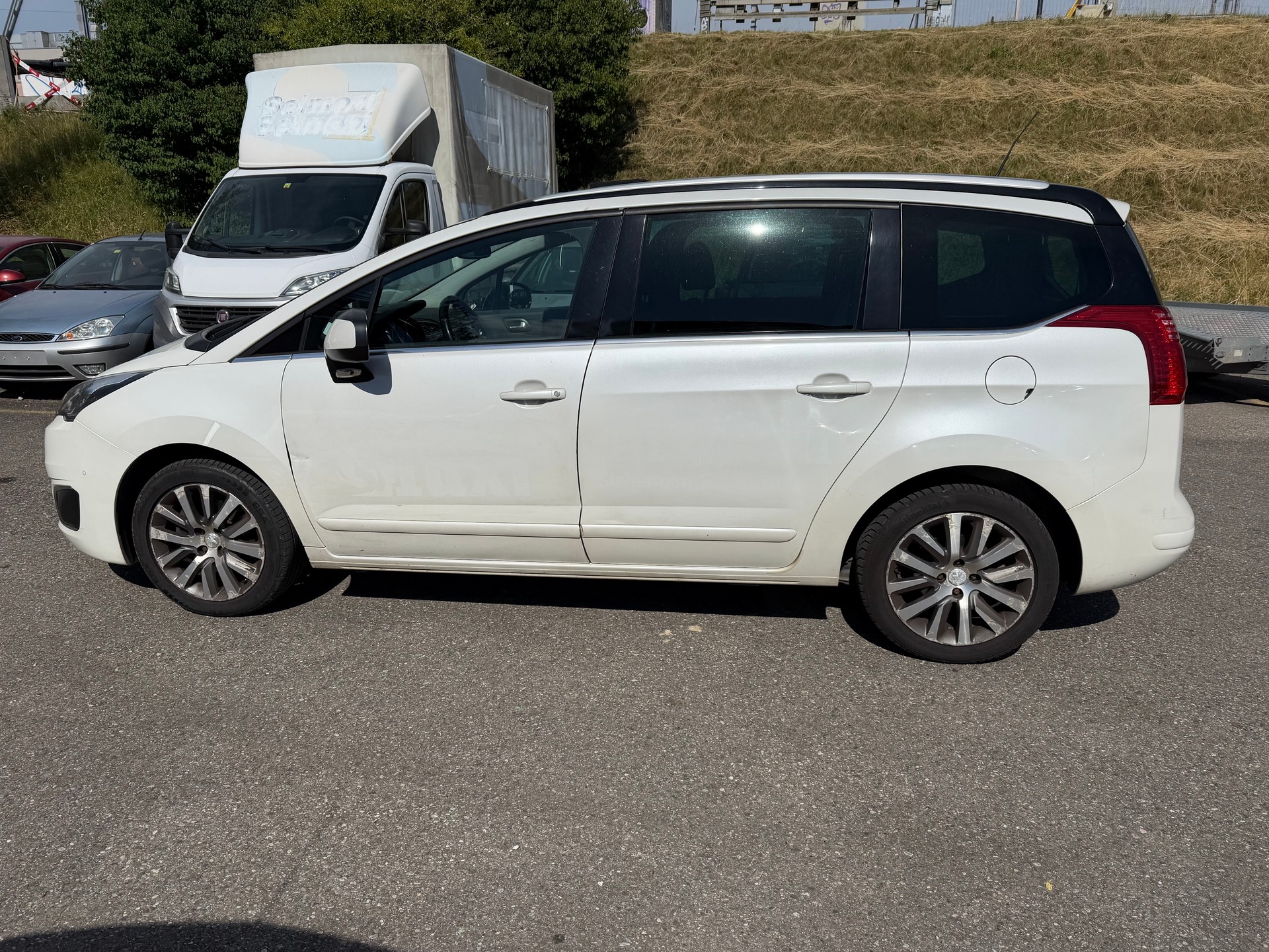 PEUGEOT 5008 2.0 HDI Active Tiptronic-image-3