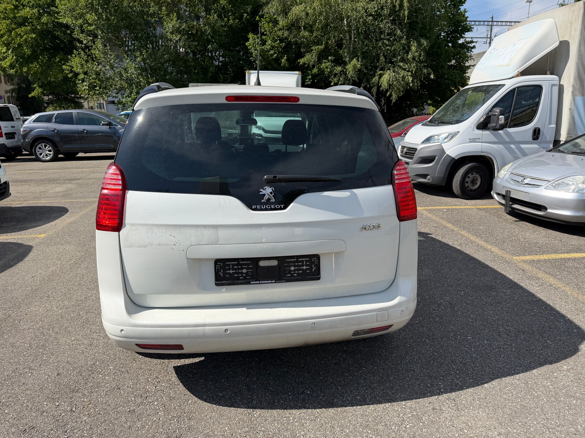 PEUGEOT 5008 2.0 HDI Active Tiptronic-image-2