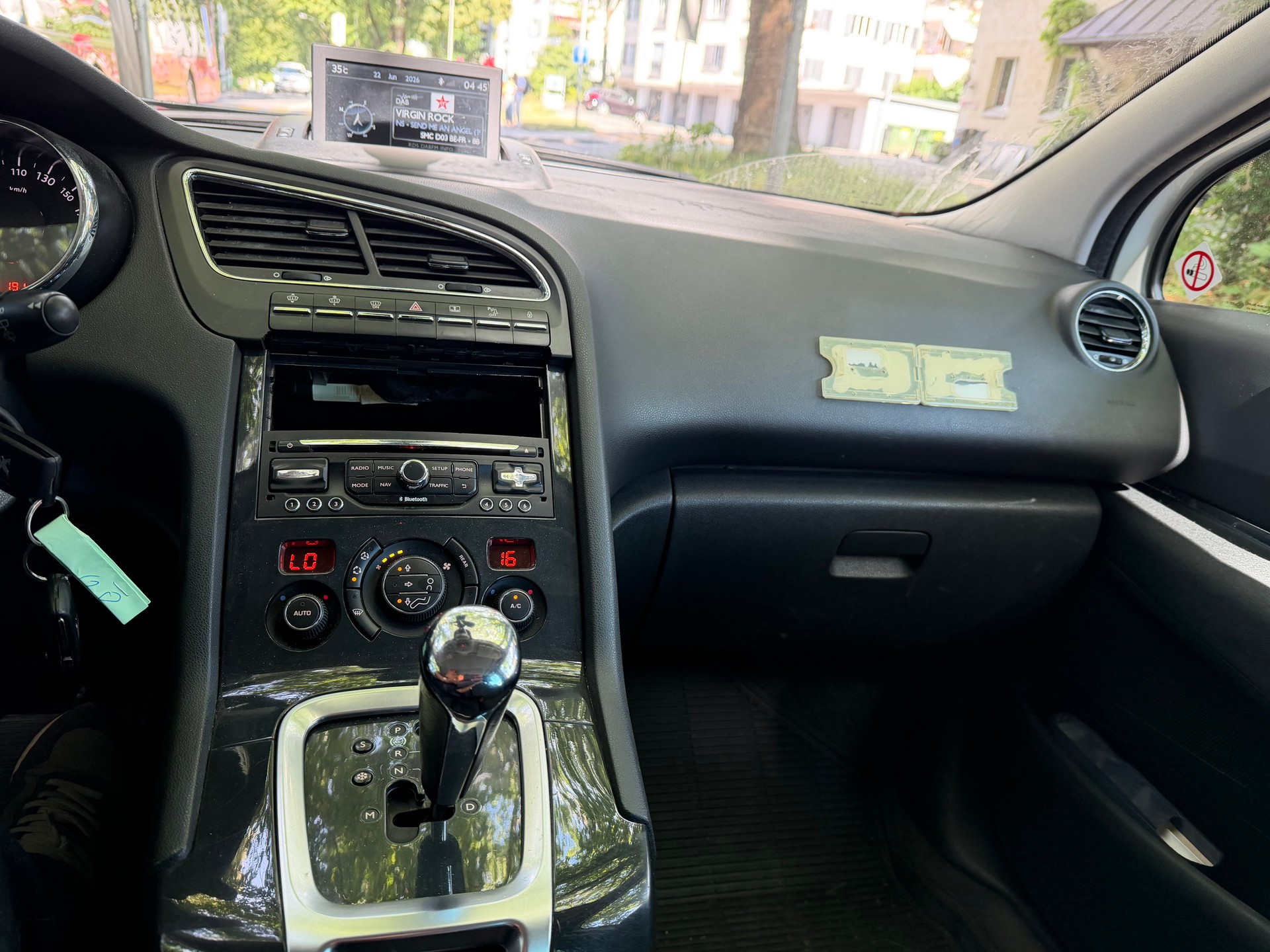 PEUGEOT 5008 2.0 HDI Active Tiptronic-image-5