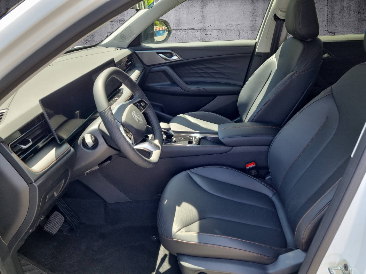 MG HS 1.5 Hybrid Luxury-image-4
