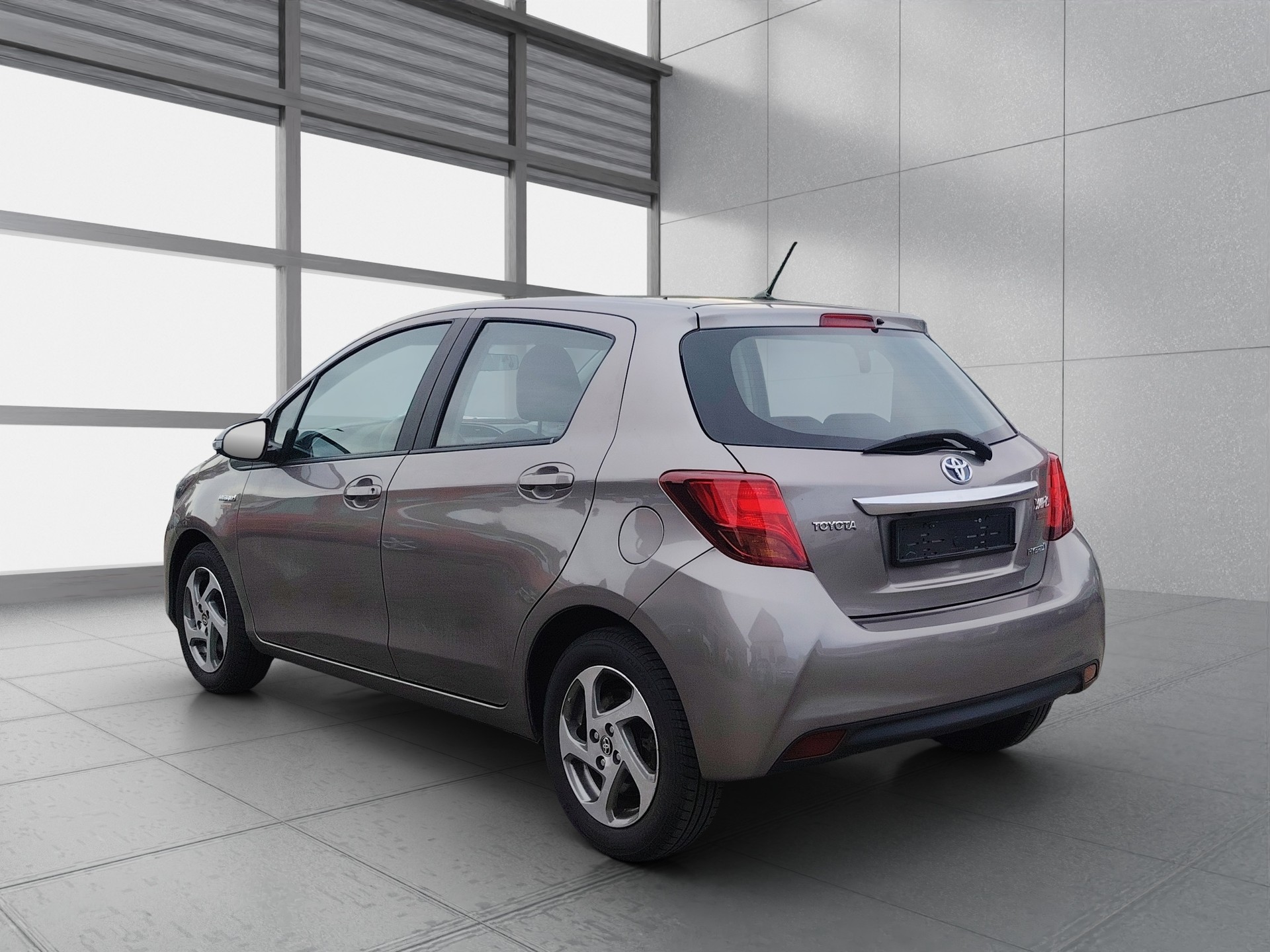 TOYOTA Yaris 1.5 VVT-i Hybrid Luna e-CVT-image-4
