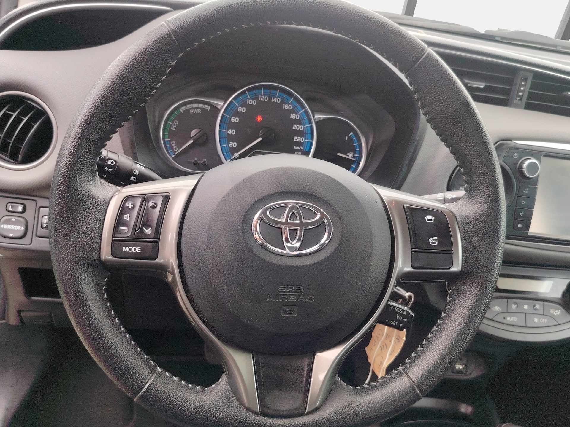 TOYOTA Yaris 1.5 VVT-i Hybrid Luna e-CVT-image-9