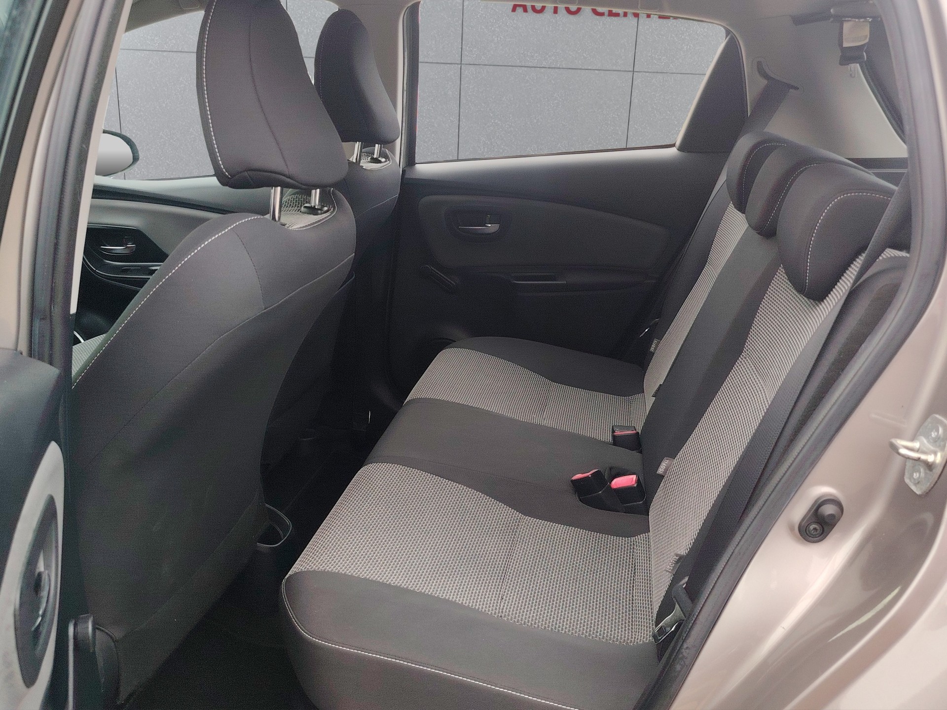 TOYOTA Yaris 1.5 VVT-i Hybrid Luna e-CVT-image-11