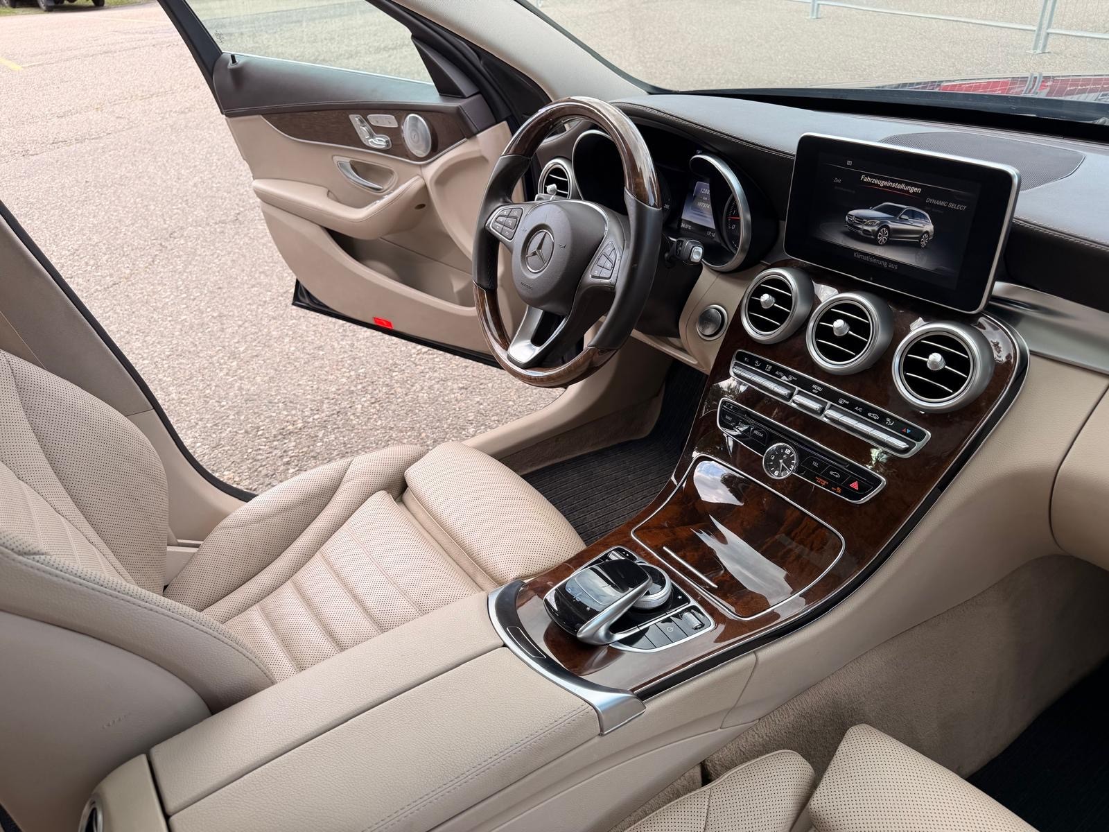 MERCEDES-BENZ C 400 Avantgarde 4Matic 7G-Tronic-image-13
