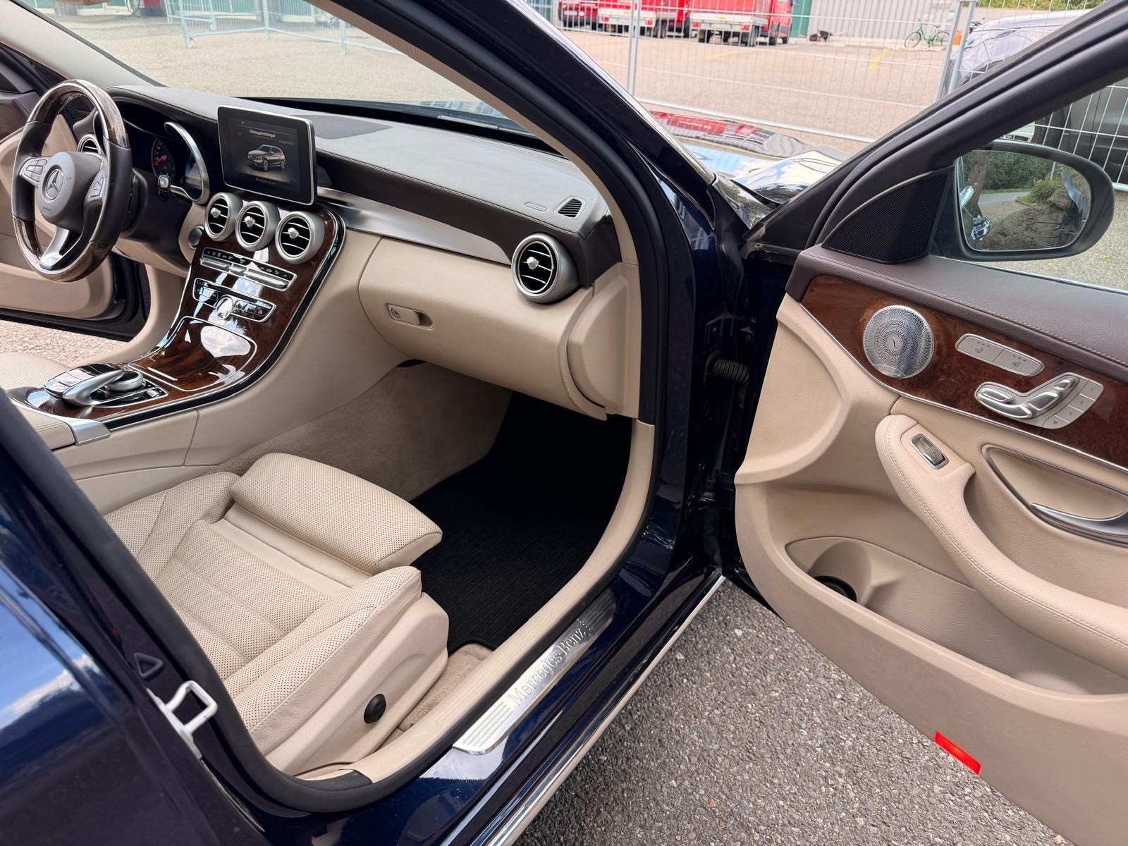 MERCEDES-BENZ C 400 Avantgarde 4Matic 7G-Tronic-image-12