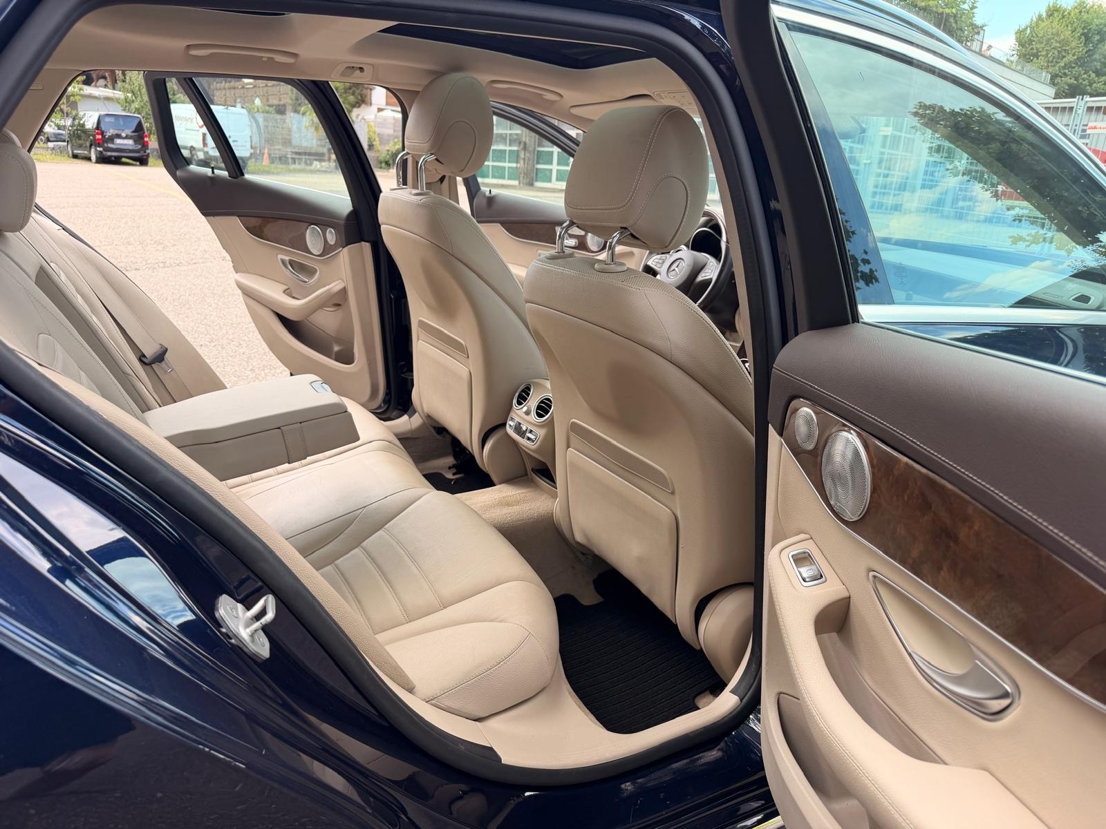 MERCEDES-BENZ C 400 Avantgarde 4Matic 7G-Tronic-image-11