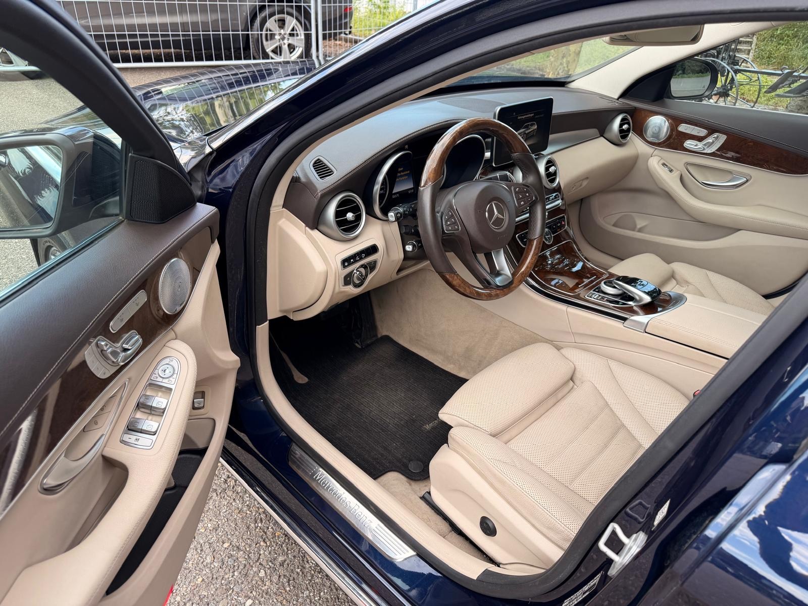 MERCEDES-BENZ C 400 Avantgarde 4Matic 7G-Tronic-image-9