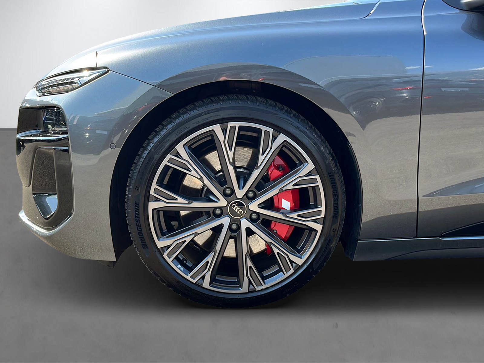 AUDI S6 e-tron Avant quattro-image-4