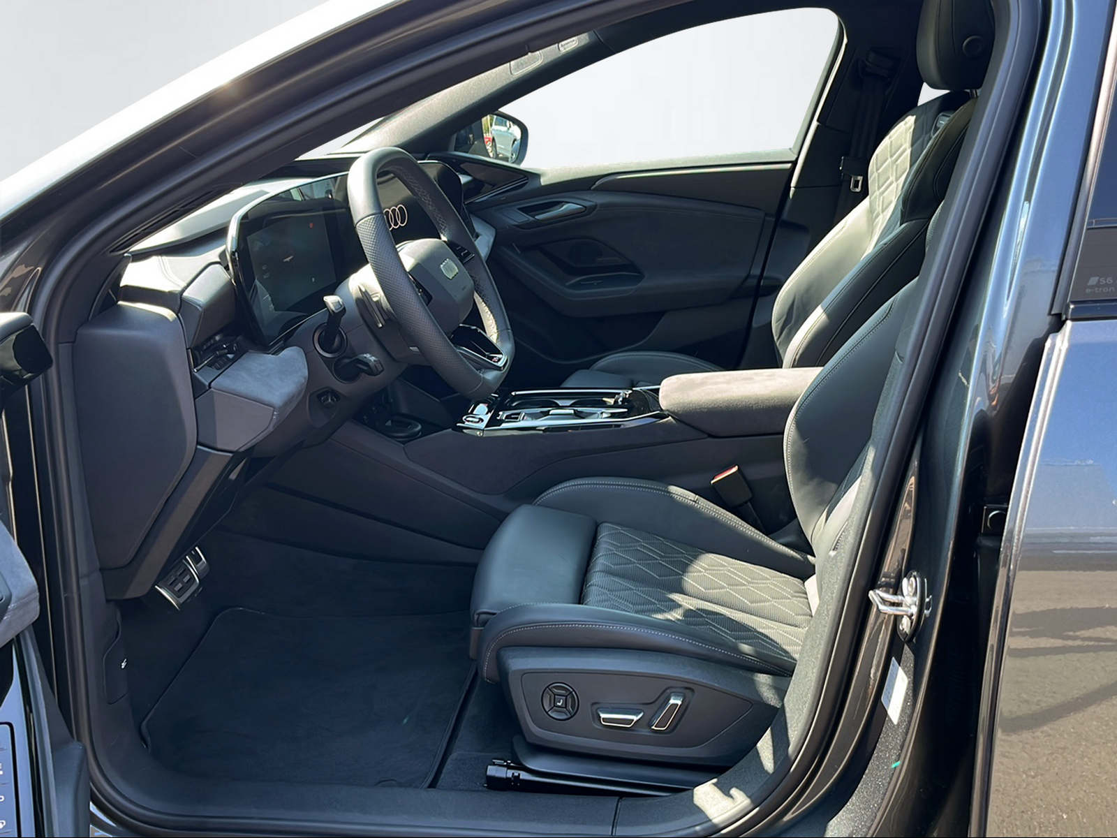 AUDI S6 e-tron Avant quattro-image-7
