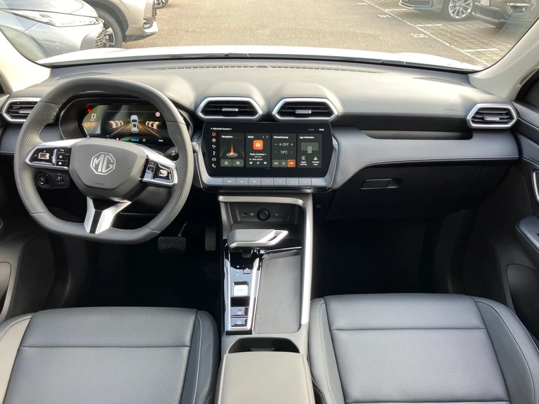 MG ZS 1.5 Hybrid+ Luxury-image-8