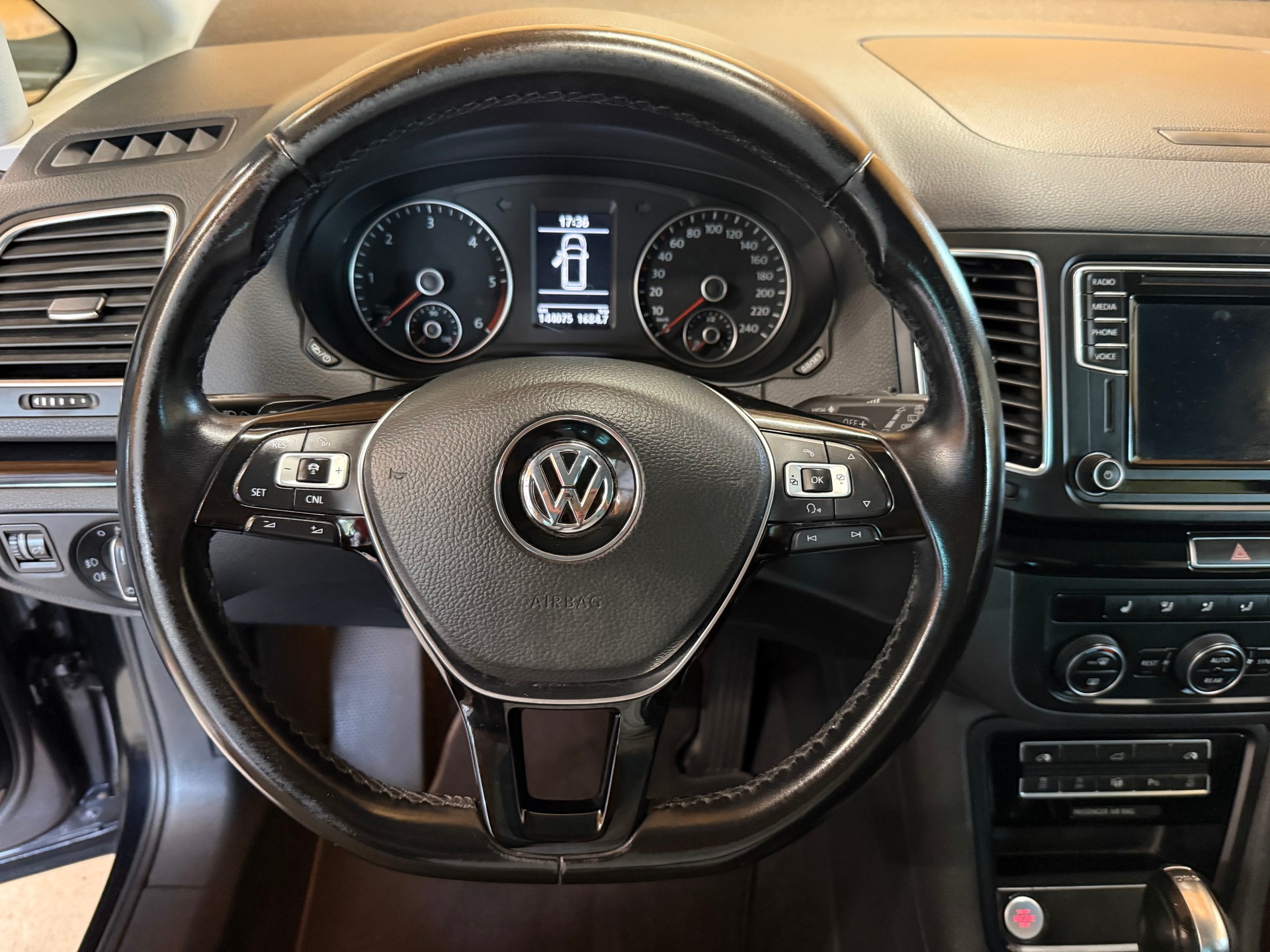 VW Sharan 2.0 TDI BMT Highline DSG-image-10