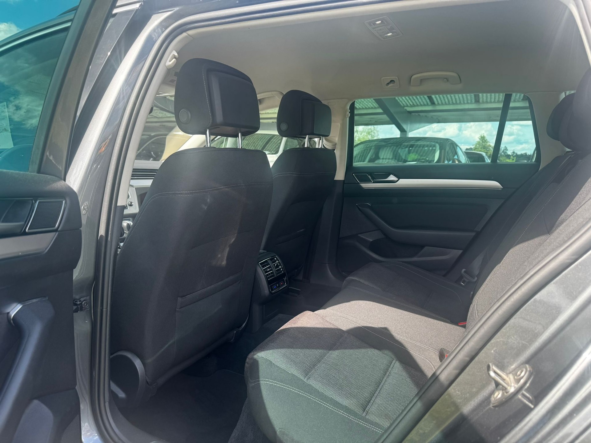 VW Passat Variant 2.0 TDI BMT Comfortline DSG-image-9