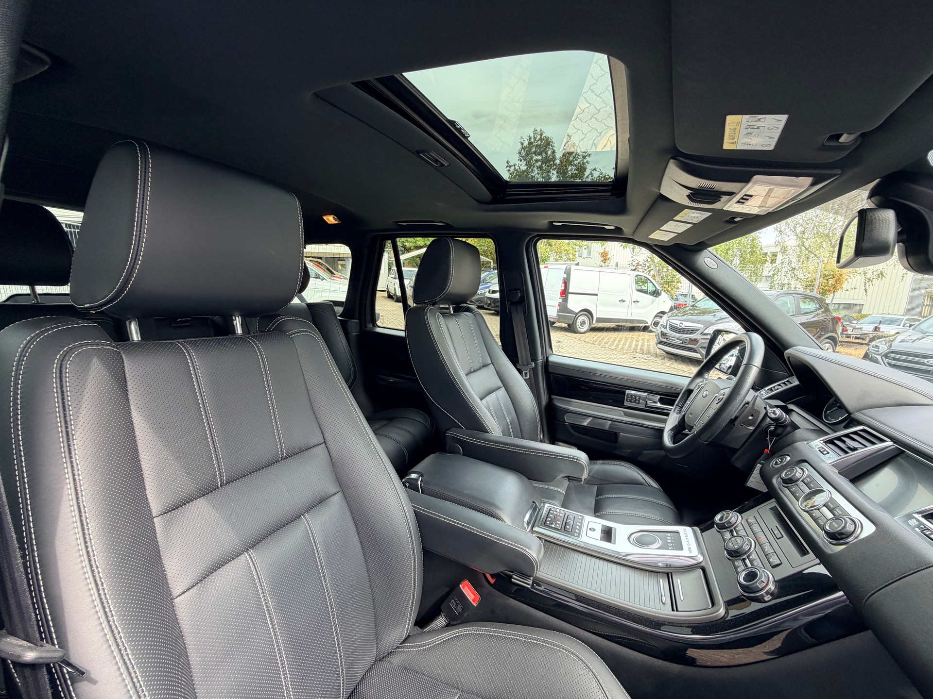 LAND ROVER Range Rover Sport 3.0 TDV6 HSE Automatic-image-16