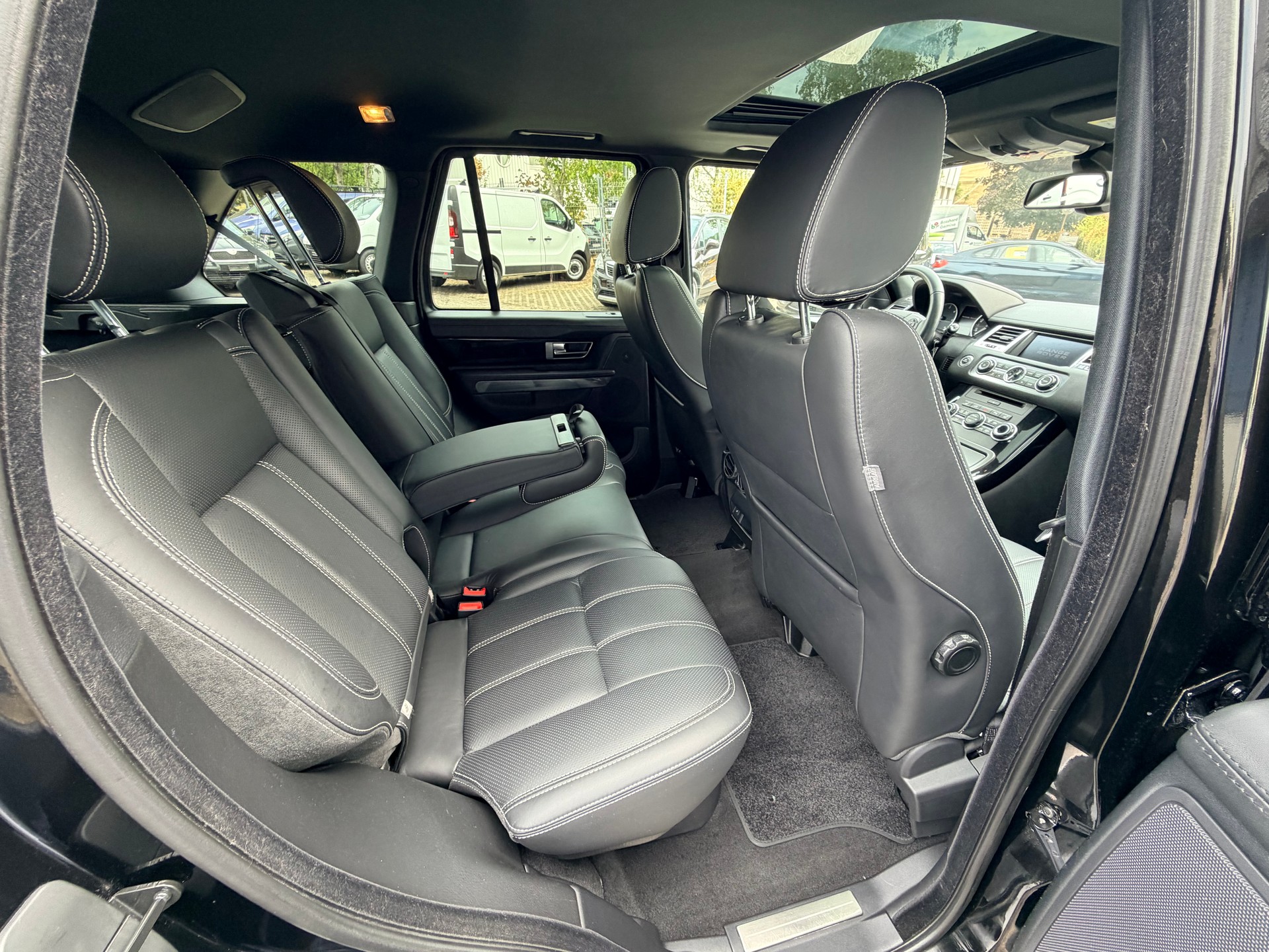 LAND ROVER Range Rover Sport 3.0 TDV6 HSE Automatic-image-17