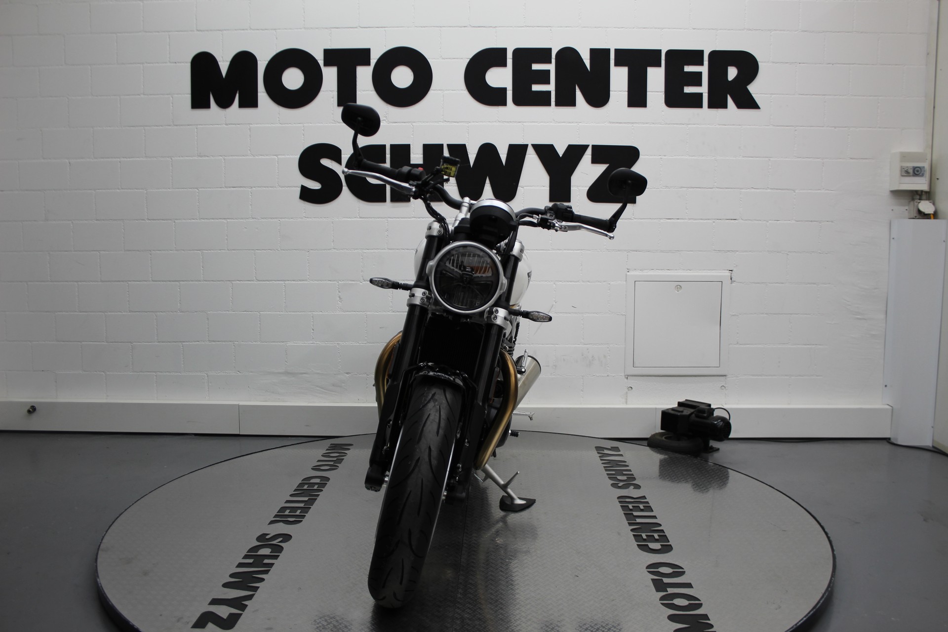 TRIUMPH Speed Twin 1200-showroom-element-2