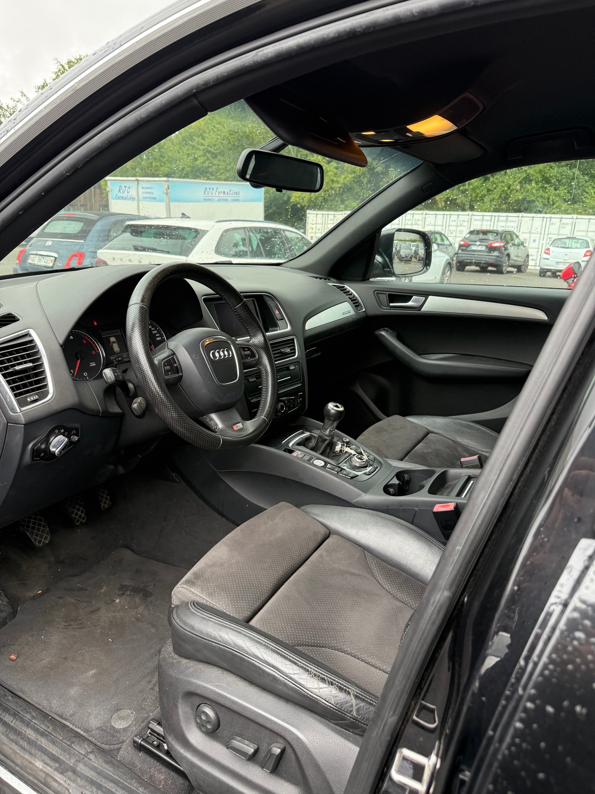 AUDI Q5 2.0 TDI quattro-image-9