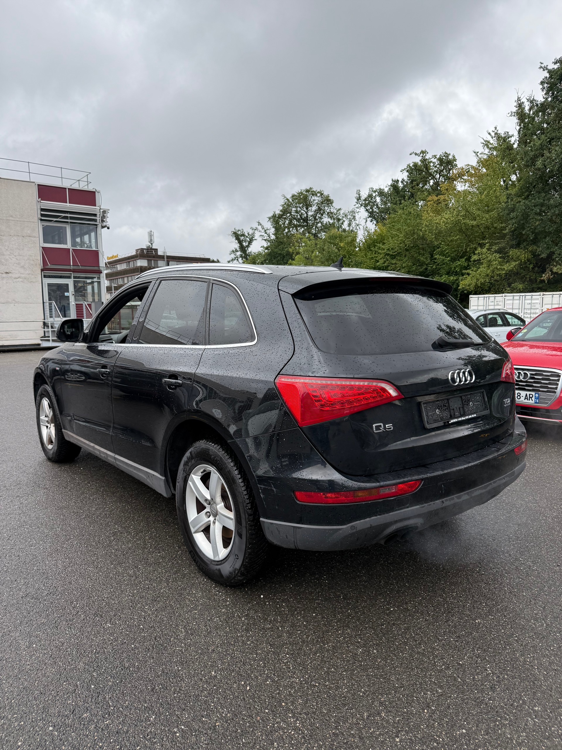 AUDI Q5 2.0 TDI quattro-image-2