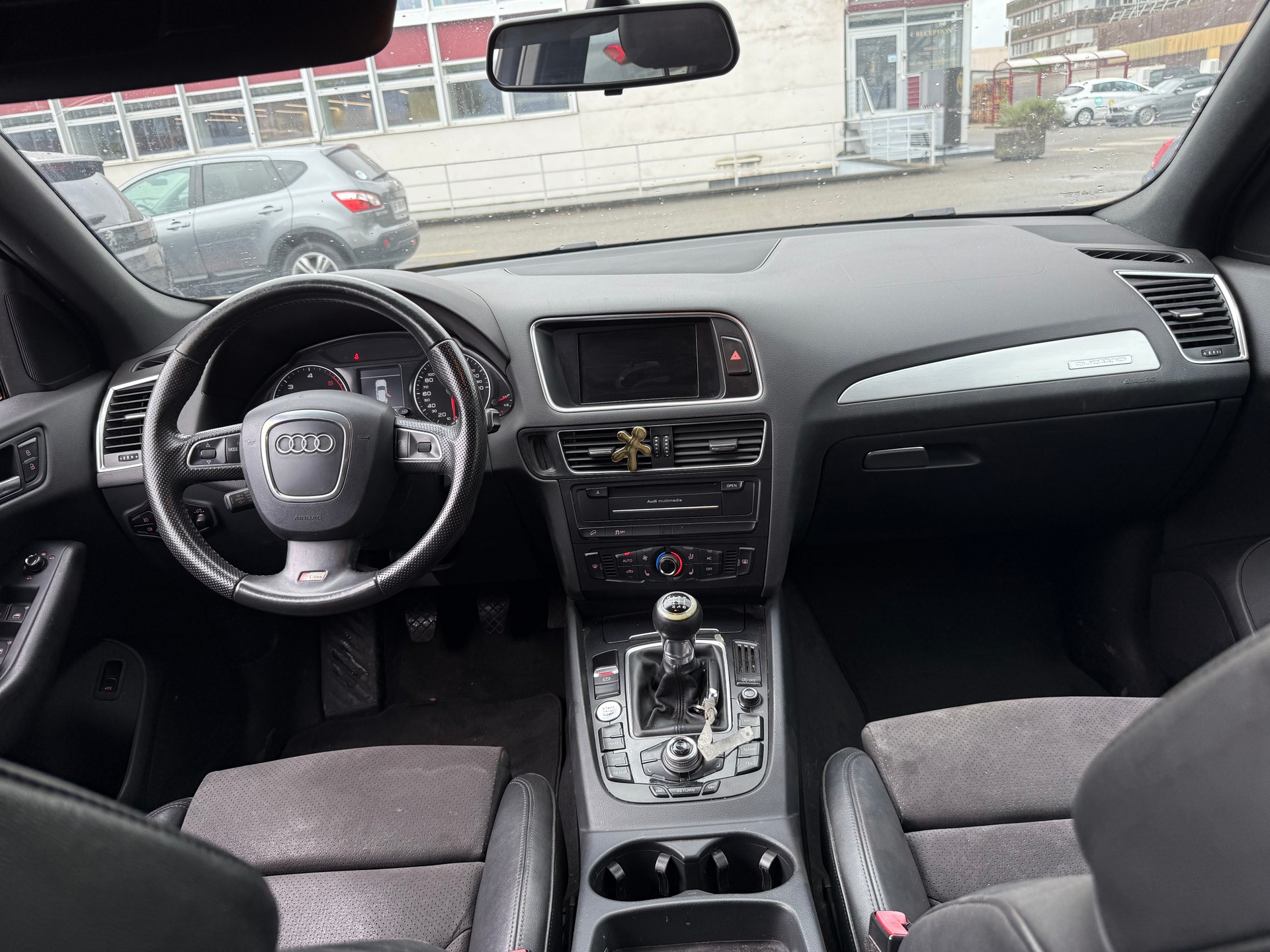 AUDI Q5 2.0 TDI quattro-image-7