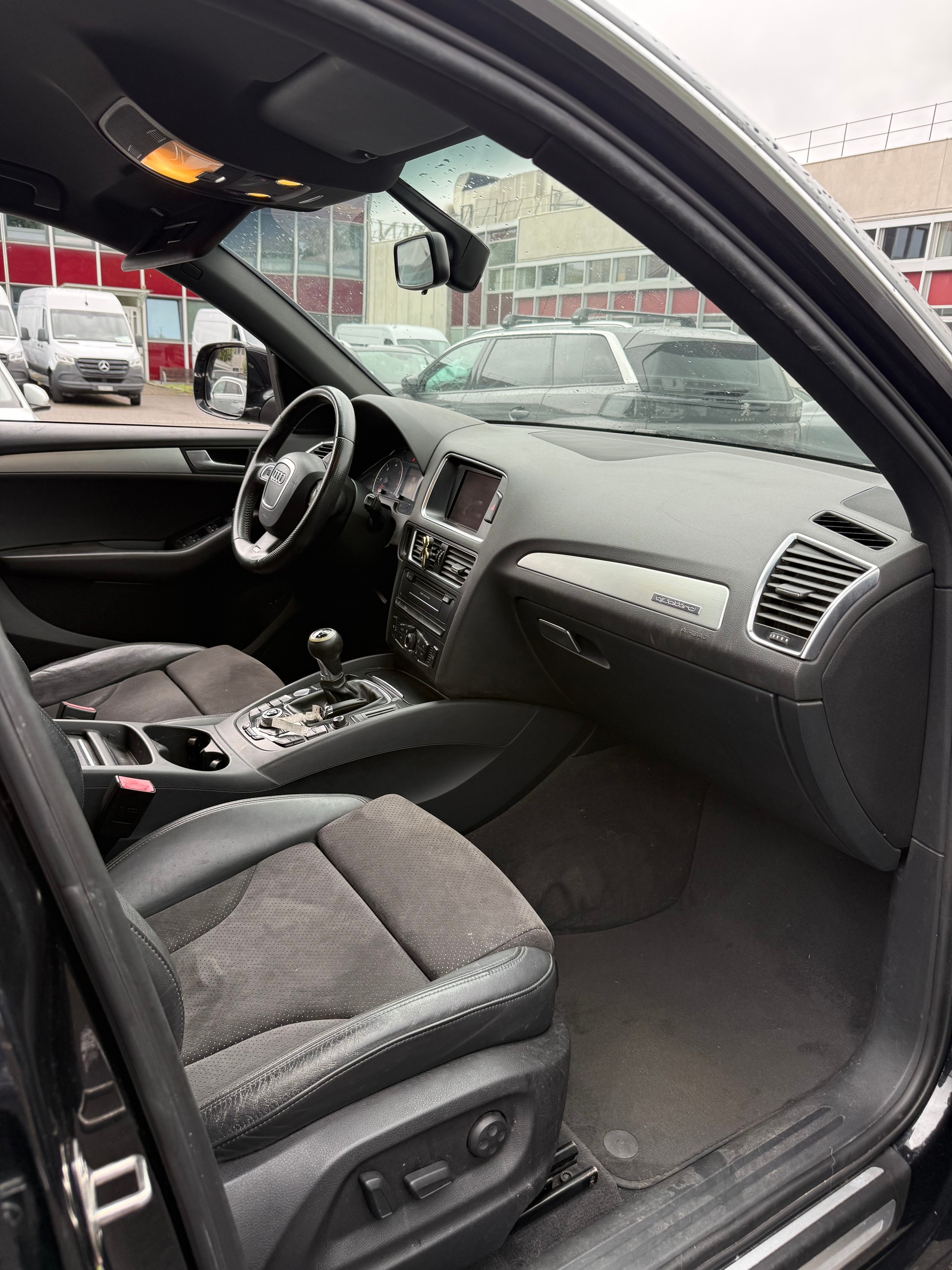 AUDI Q5 2.0 TDI quattro-image-8