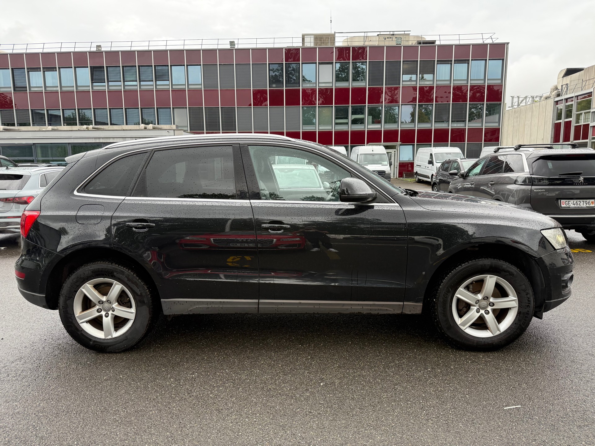 AUDI Q5 2.0 TDI quattro-image-4