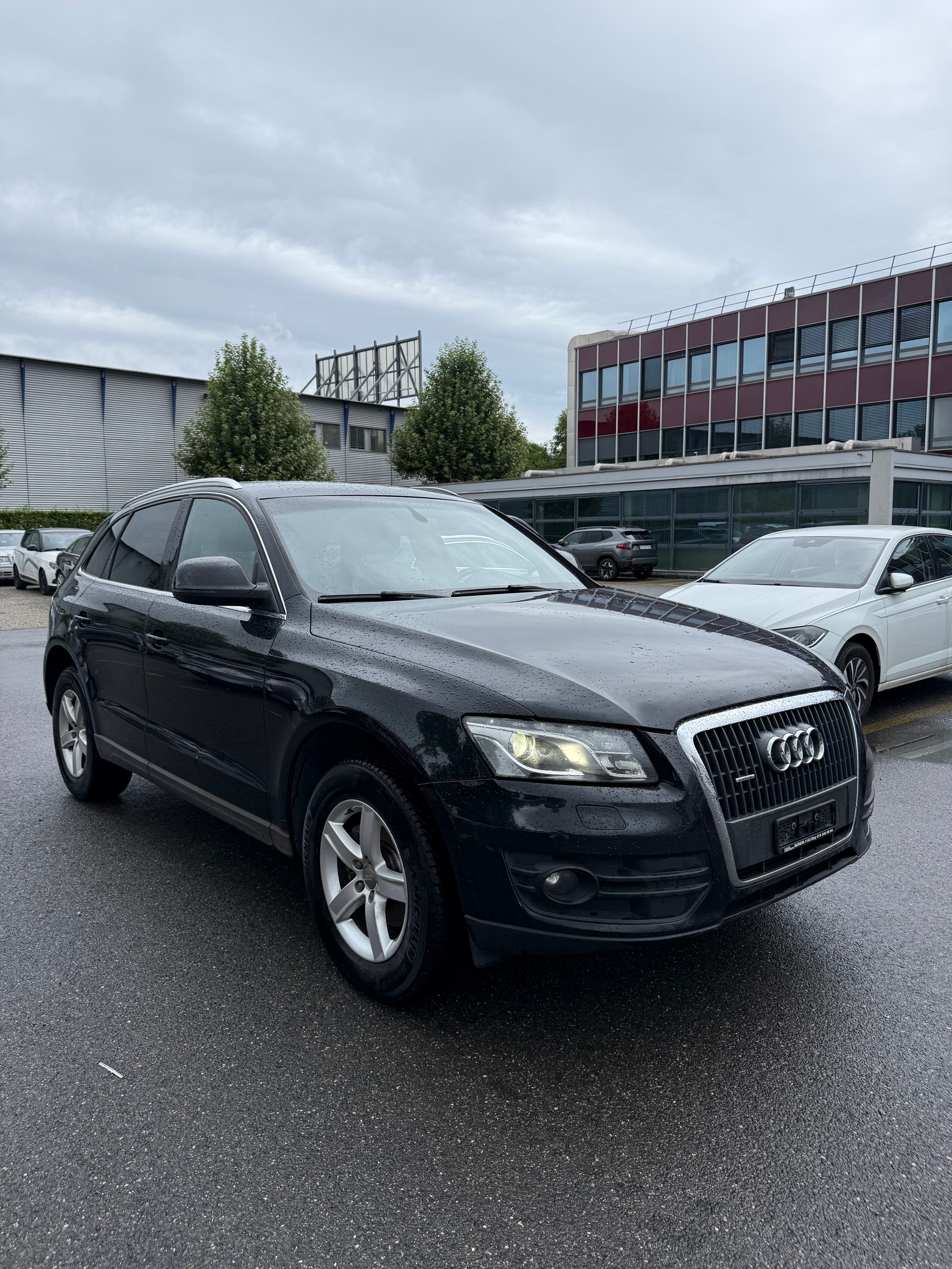 AUDI Q5 2.0 TDI quattro-image-5