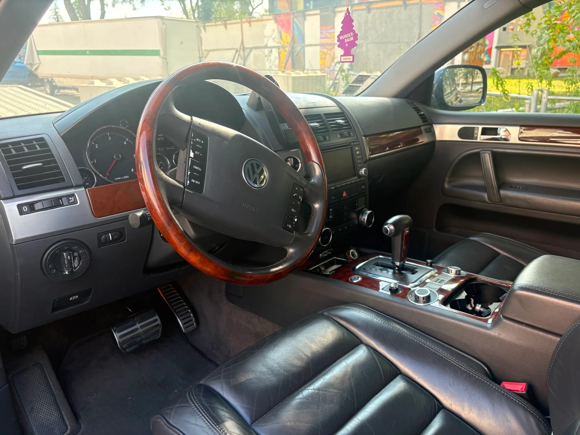 VW Touareg 5.0 TDI V10 Automatic-image-5