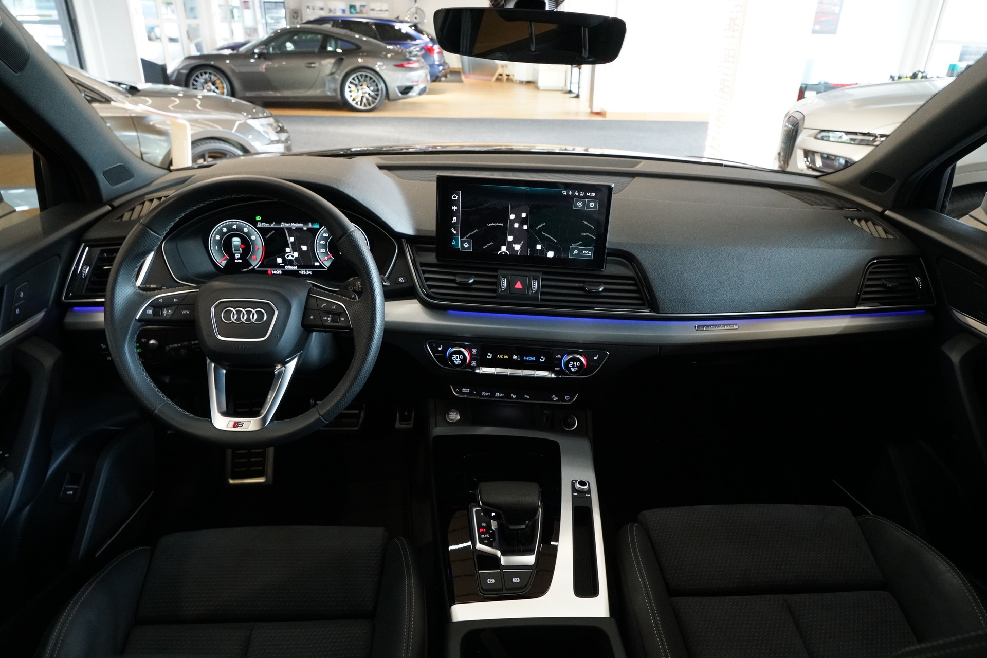 AUDI Q5 45 TFSI S-line quattro S-tronic-image-11