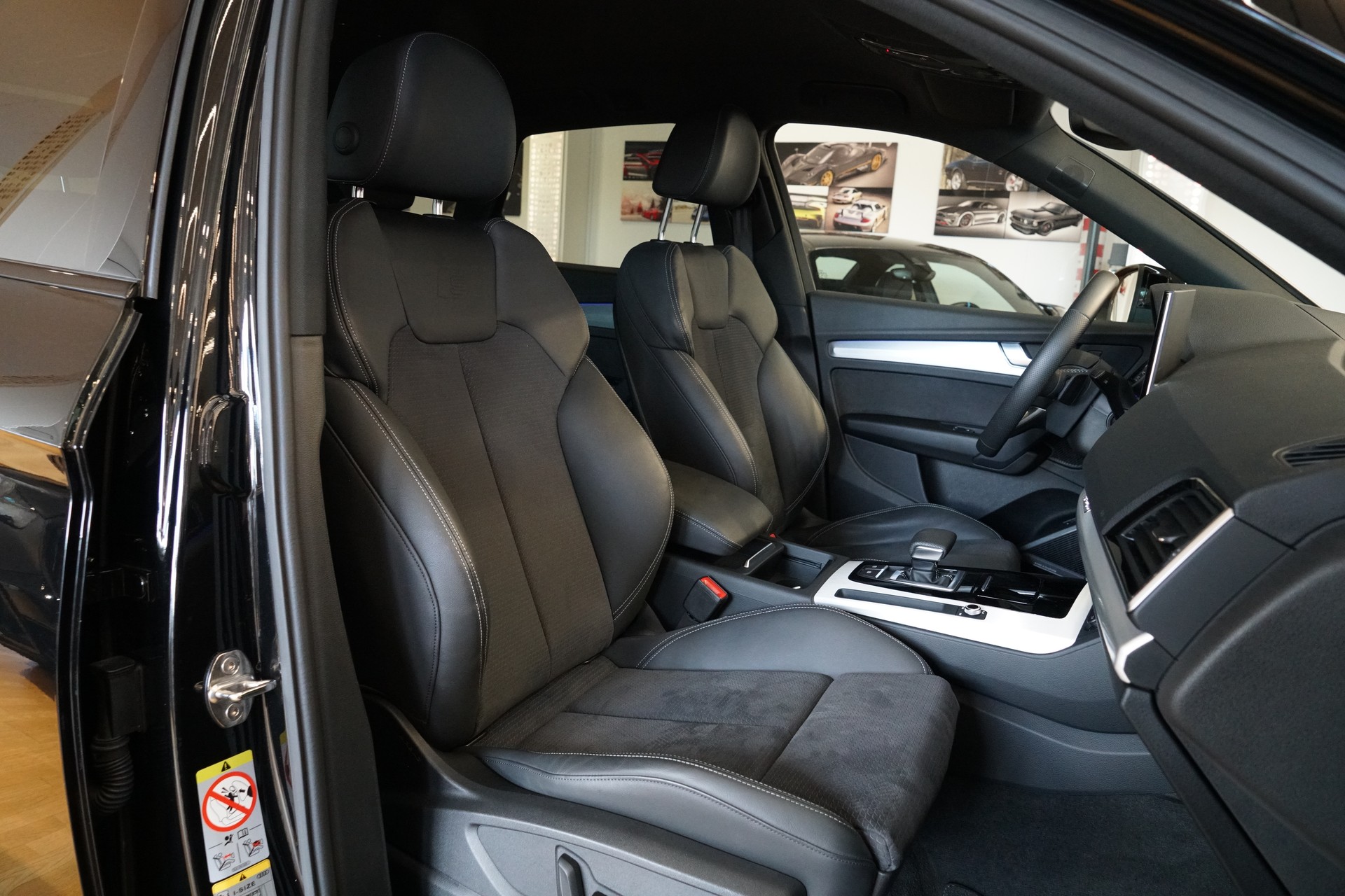 AUDI Q5 45 TFSI S-line quattro S-tronic-image-21
