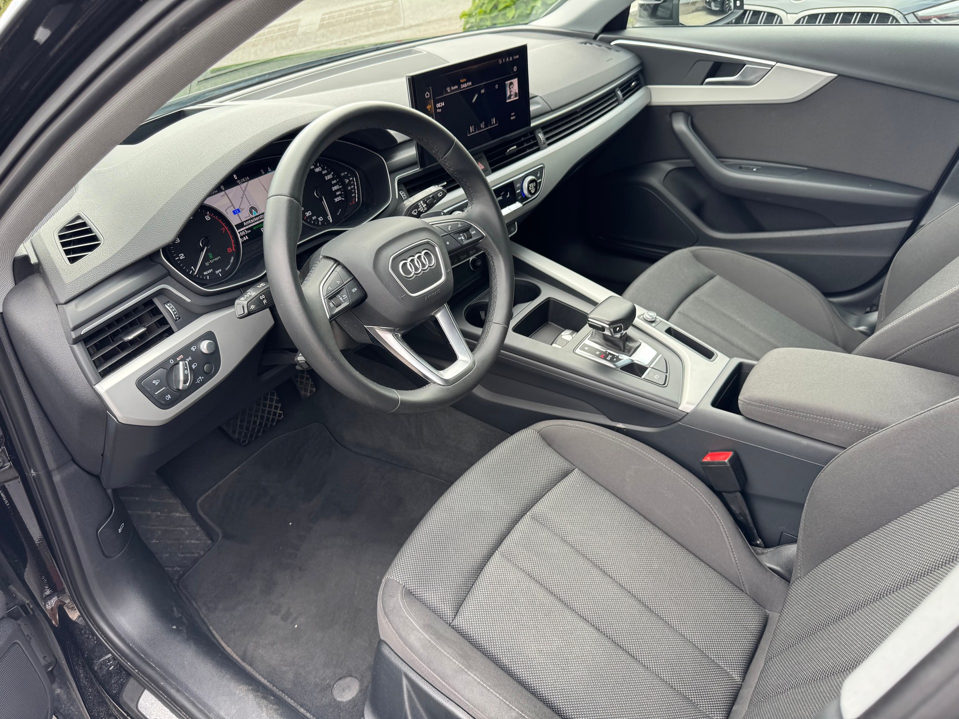AUDI A4 Avant 40 g-tron advanced S-tronic-image-13