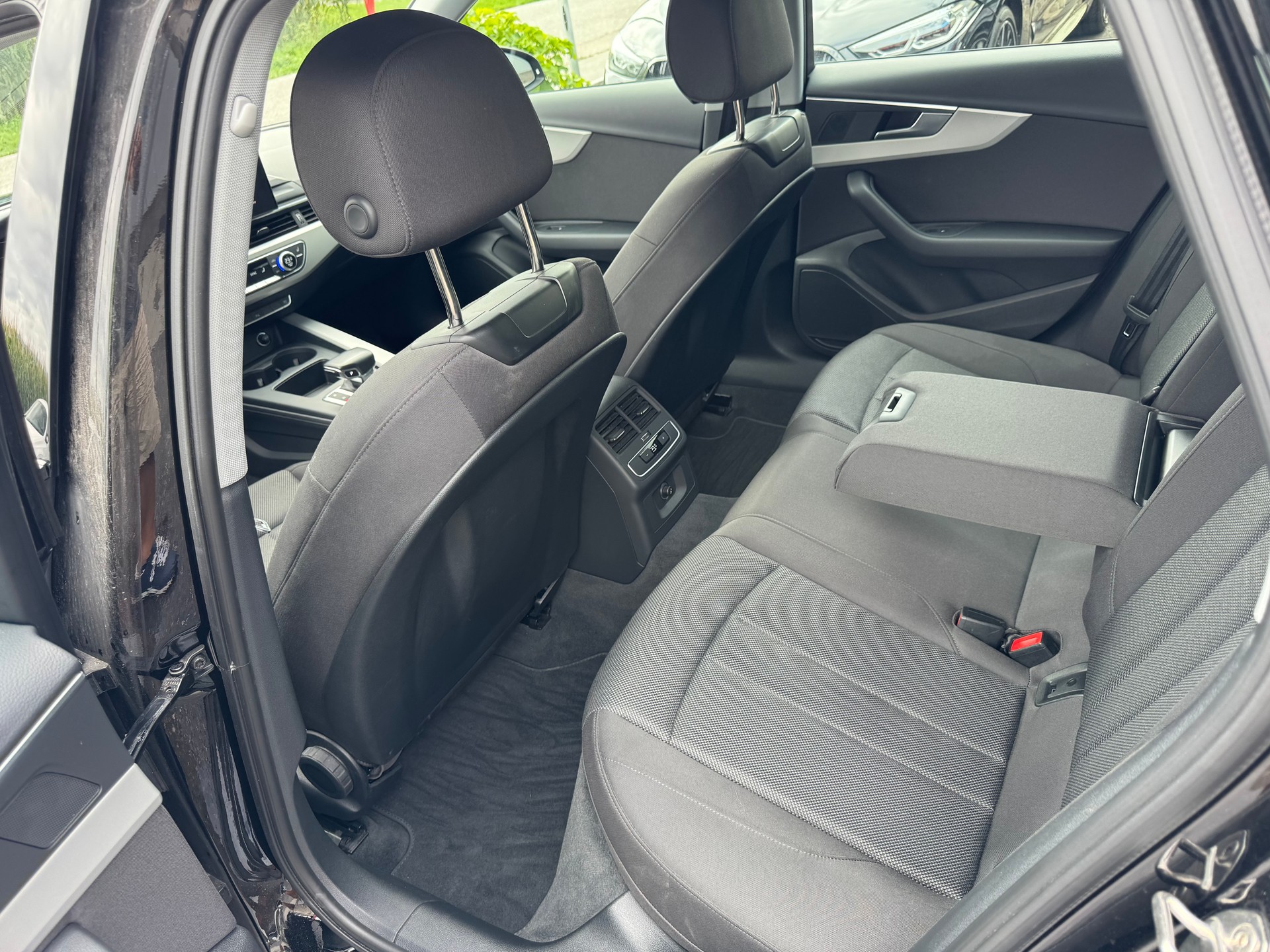 AUDI A4 Avant 40 g-tron advanced S-tronic-image-12
