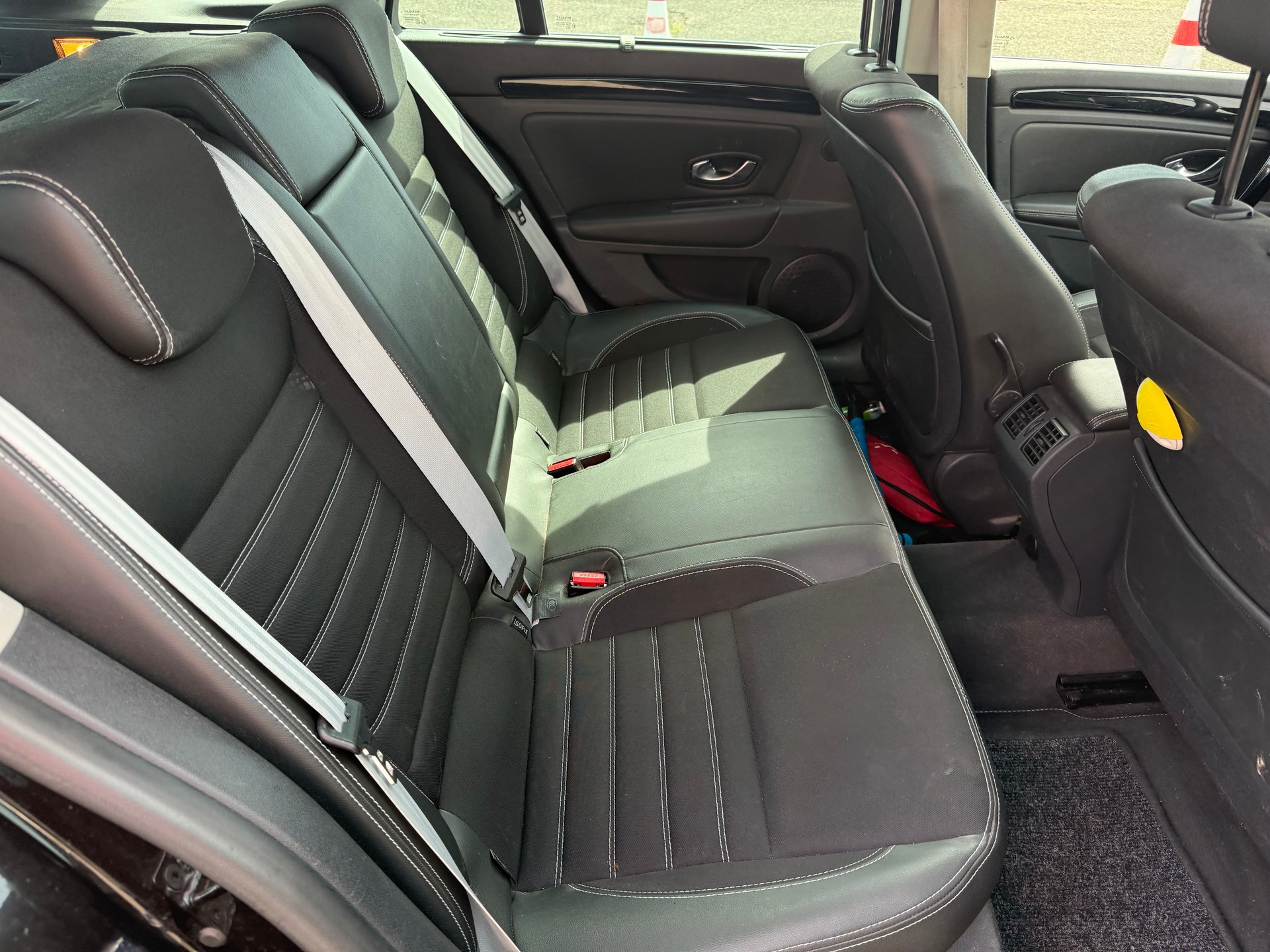 RENAULT Laguna Grandtour 2.0 16V T Bose Automatic-image-5