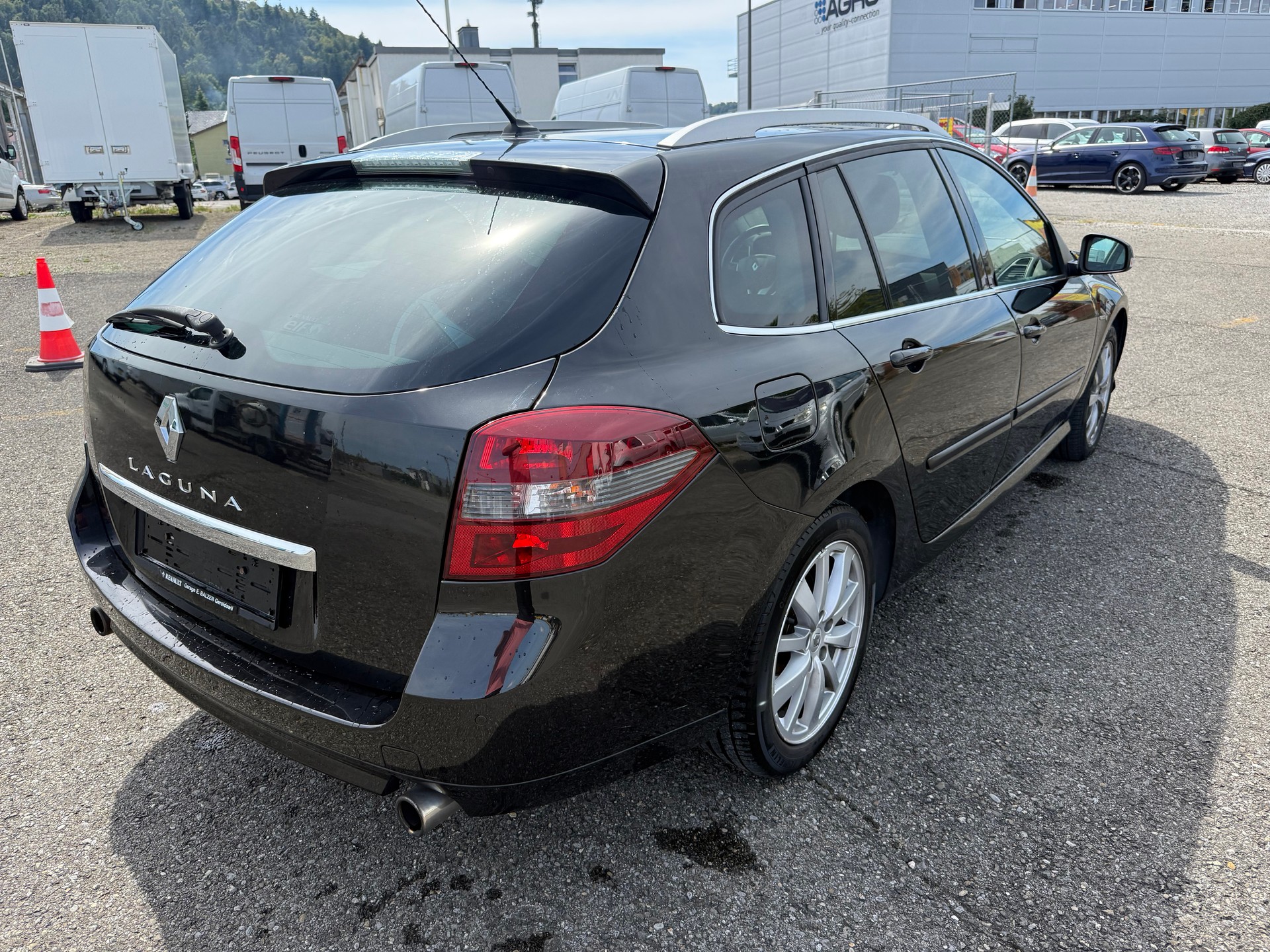RENAULT Laguna Grandtour 2.0 16V T Bose Automatic-image-2