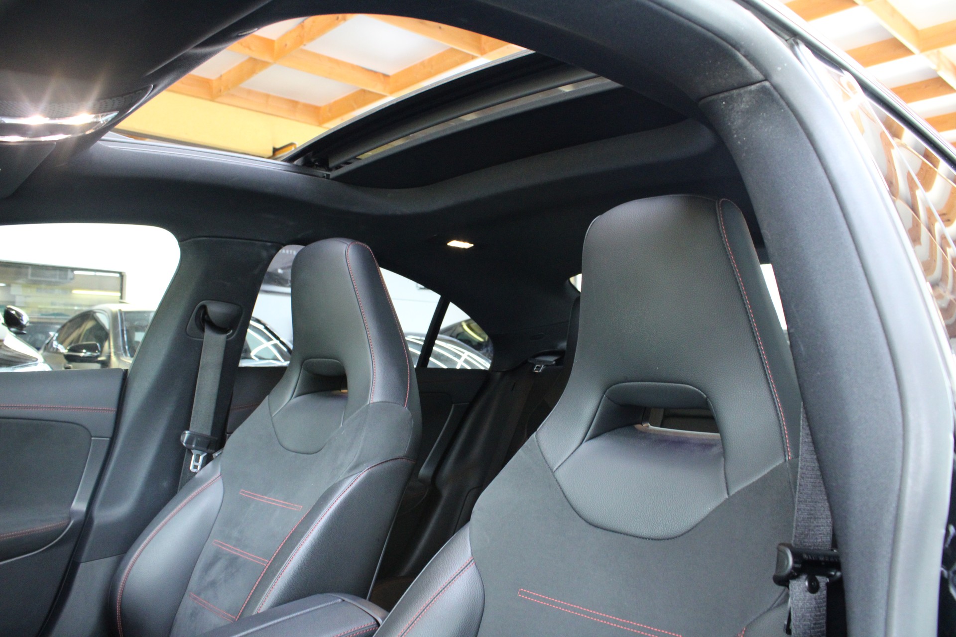 MERCEDES-BENZ CLA 250 4Matic AMG Line 7G-DCT-image-10